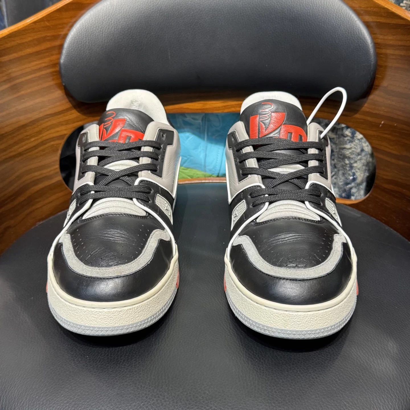 Louis Vuitton Black Lowtop Sneakers with Contrast Accents Size US 7 / EU 40 - 2 Thumbnail