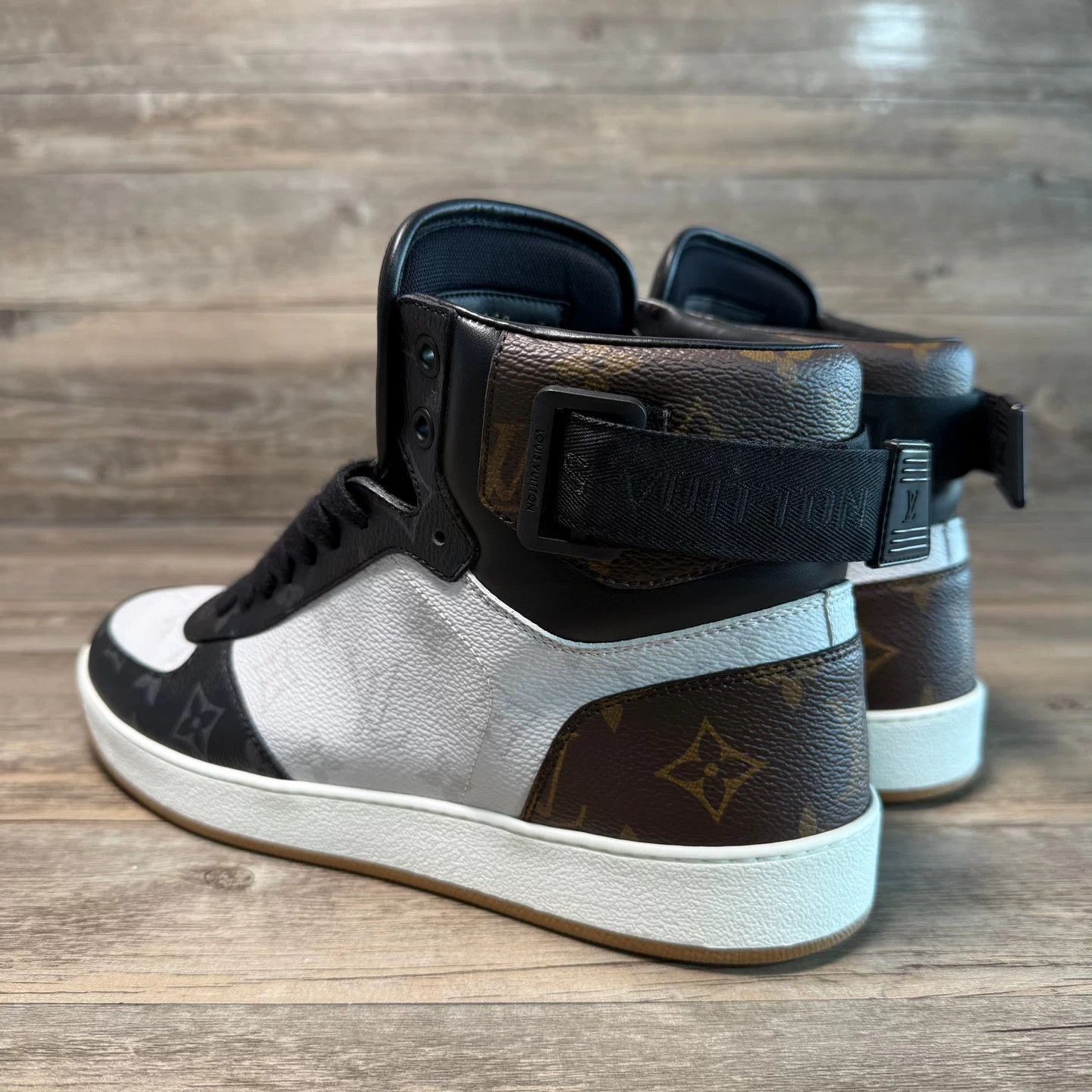 Louis Vuitton Black and White High-Top Sneakers Size 8 Size US 8 / EU 41 - 3 Thumbnail