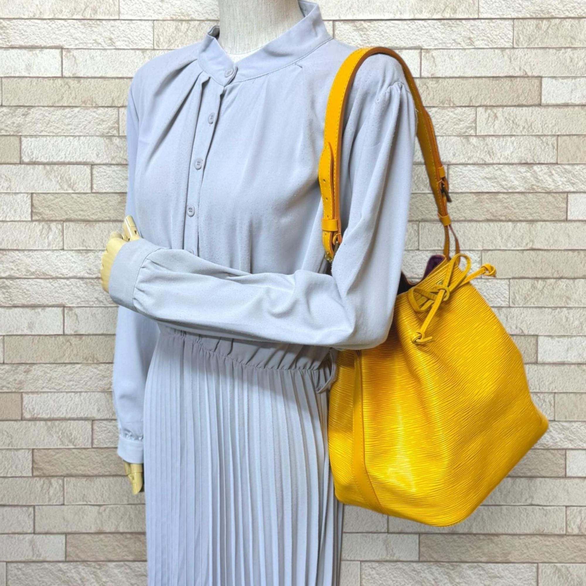 Louis Vuitton Pre-owned Louis Vuitton Petit Noe Epi Leather Shoulder Bag, M44109, Yellow, Women's. Size ONE SIZE - 2 Thumbnail