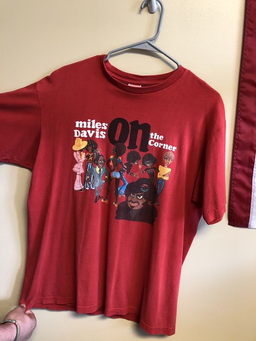 Supreme SUPREME MILES DAVIS COLLAB ON THE CORNER RED T-SHIRT L