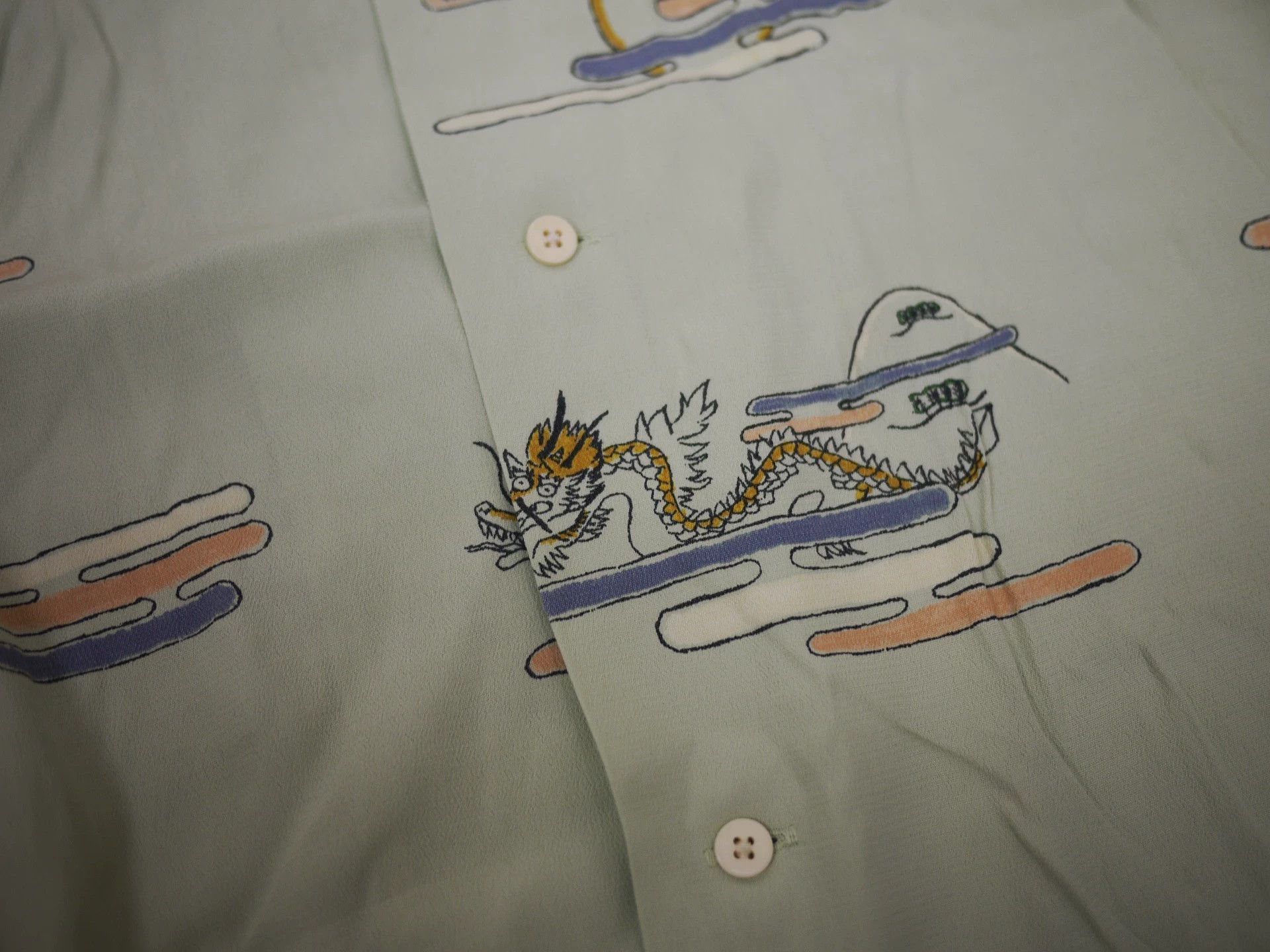 Visvim Green Dragon & Mountain Print Short Sleeve Shirt Size US XL / EU 56 / 4 - 4 Thumbnail