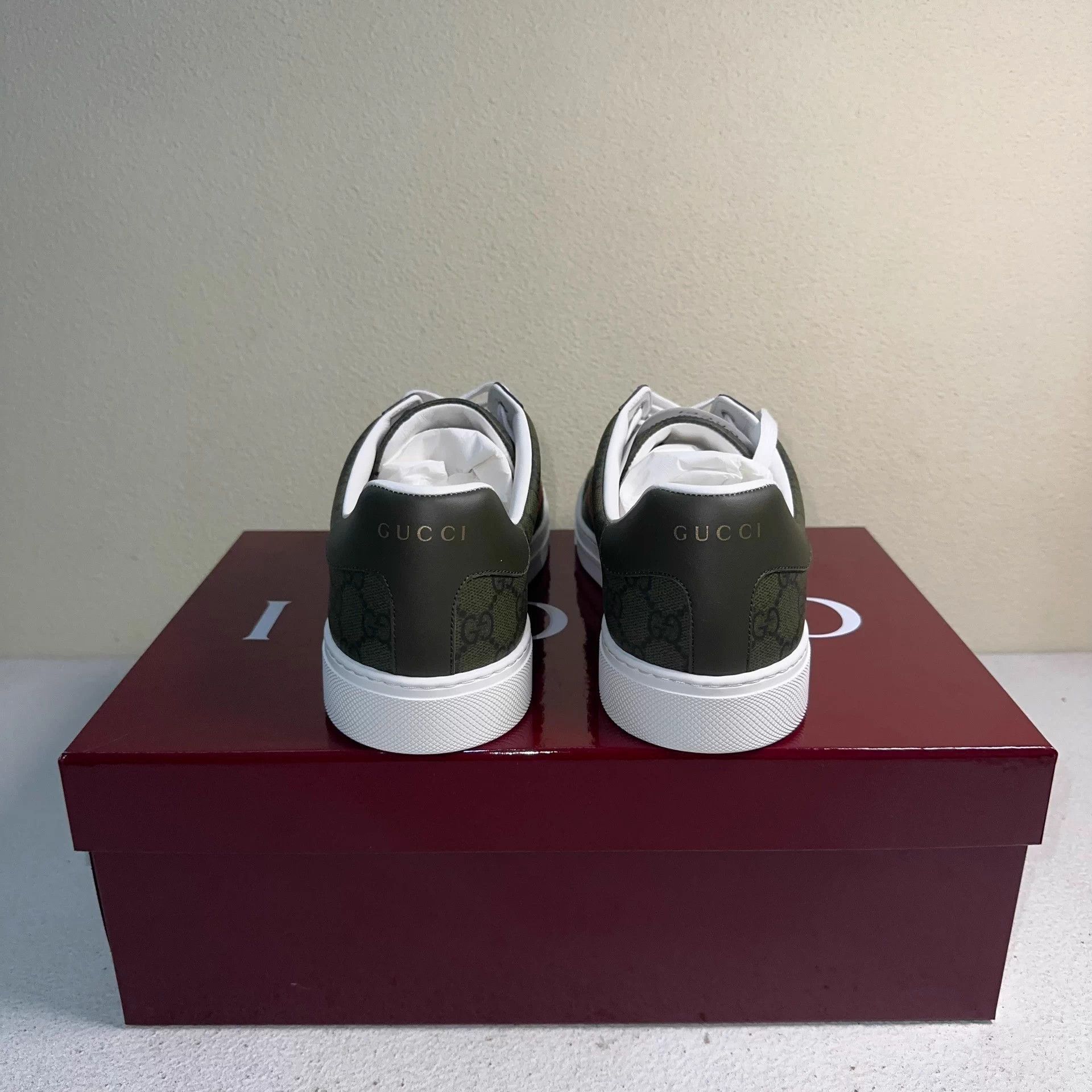 Gucci Green Low Top Sneakers with Stripe Design Size US 10.5 / EU 43-44 - 3 Thumbnail