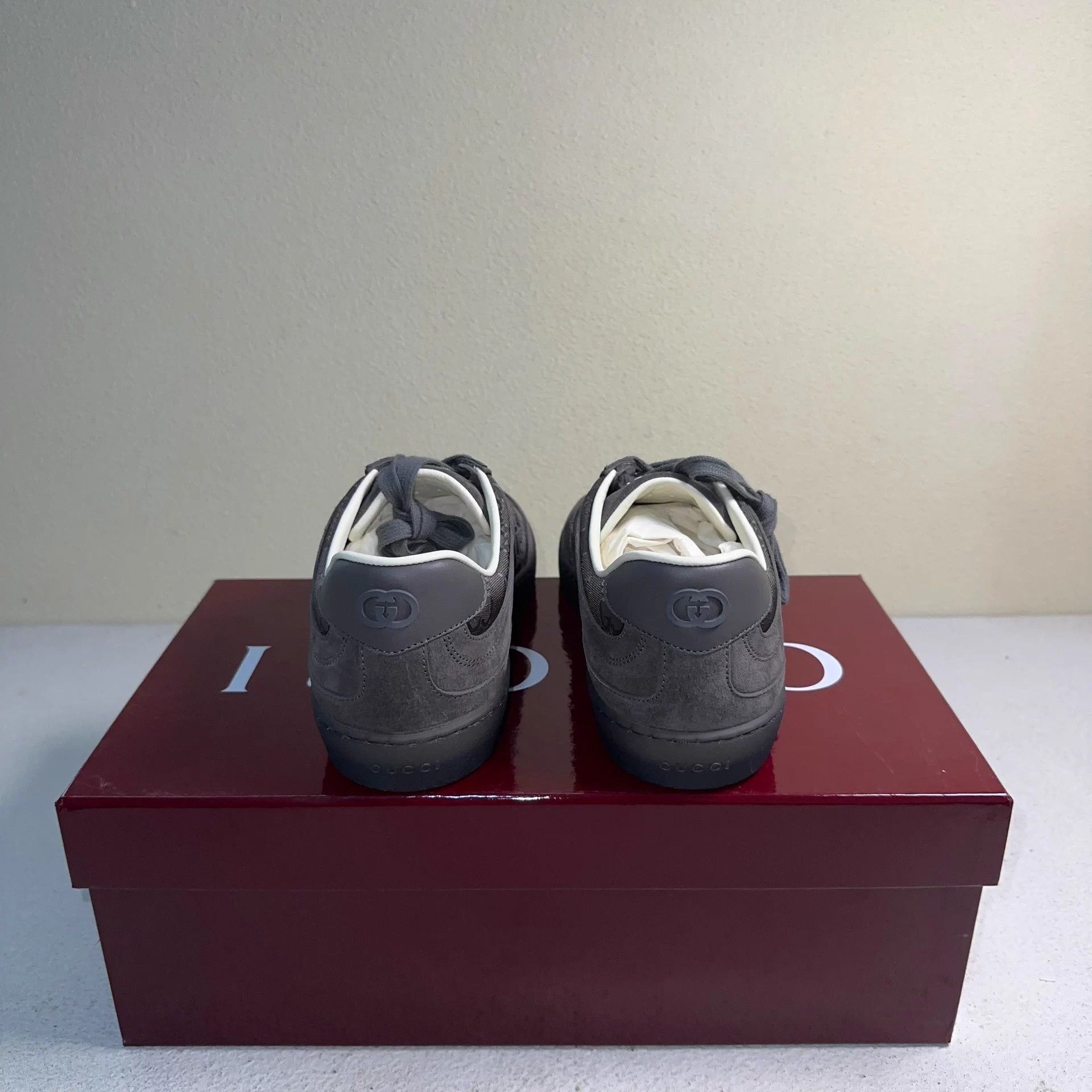 Gucci Gray Low-Top Sneakers Size 7 Size US 7 / EU 40 - 3 Thumbnail
