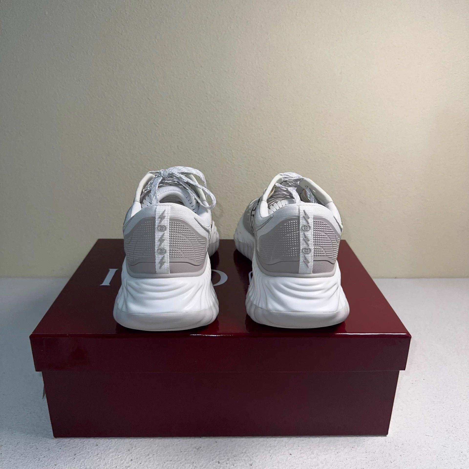 Gucci Gray Low-Top Sneakers Size 9 Size US 9 / EU 42 - 3 Thumbnail