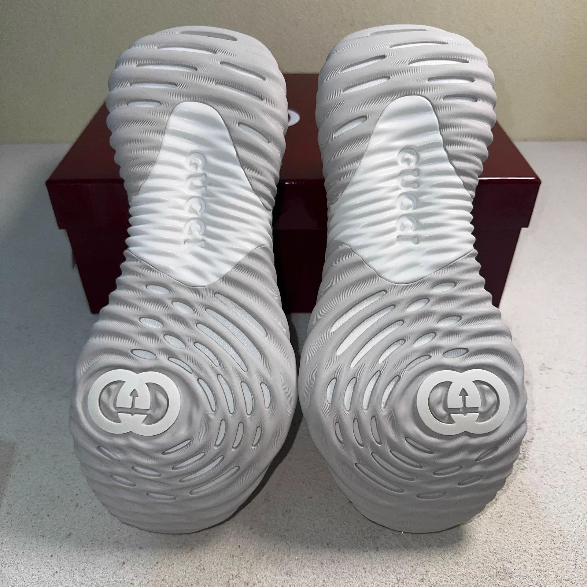 Gucci Gray Low-Top Sneakers Size 9 Size US 9 / EU 42 - 4 Thumbnail