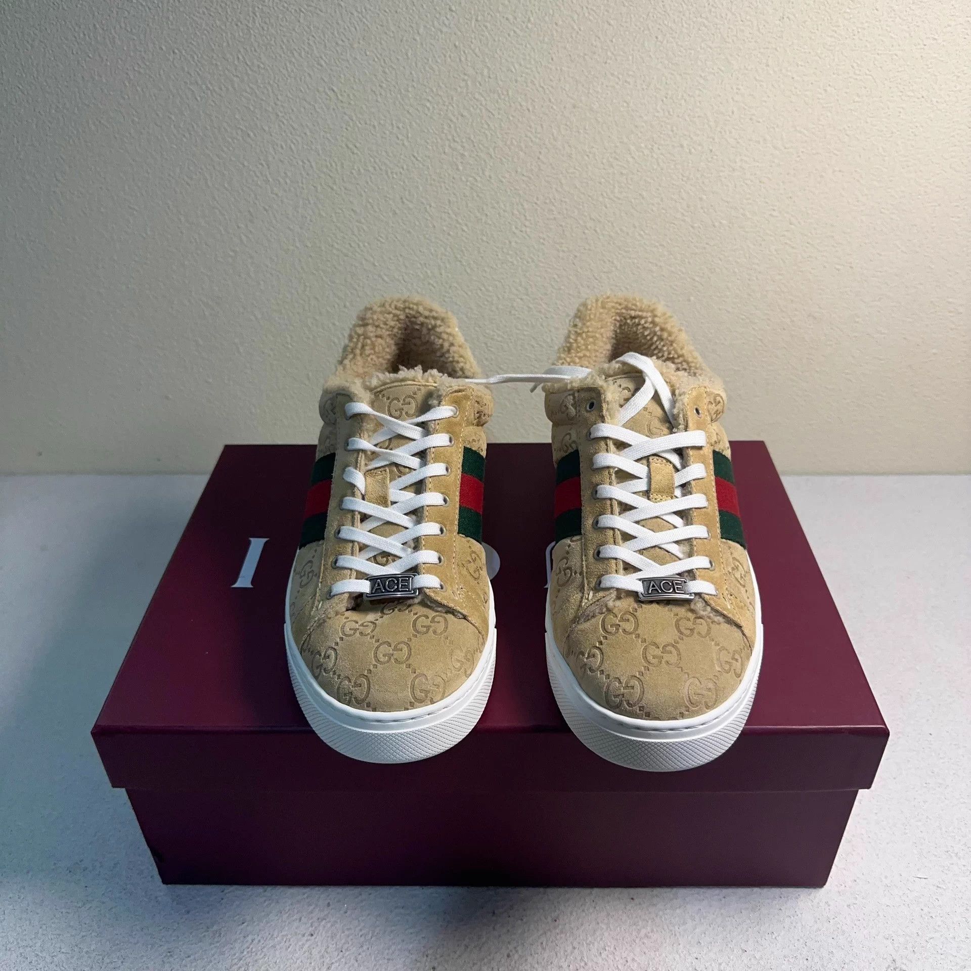 Gucci Beige Low-Top Sneakers Size 9 Size US 9 / EU 42 - 2 Thumbnail