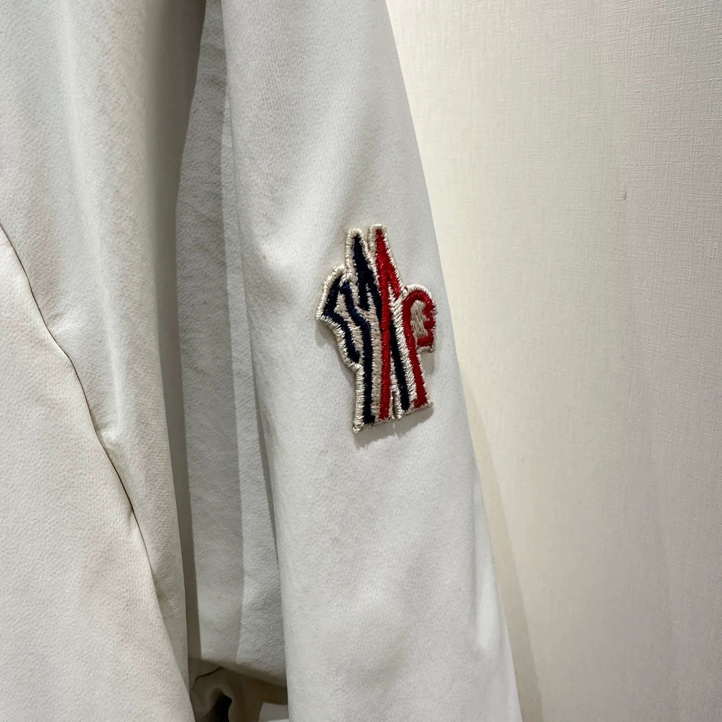 Moncler White Hooded Light Jacket XS Size US XS / EU 42 / 0 - 6 Thumbnail
