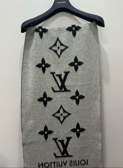 Louis Vuitton Louis Vuitton Black White Cashmere Scarf Size ONE SIZE - 2 Thumbnail