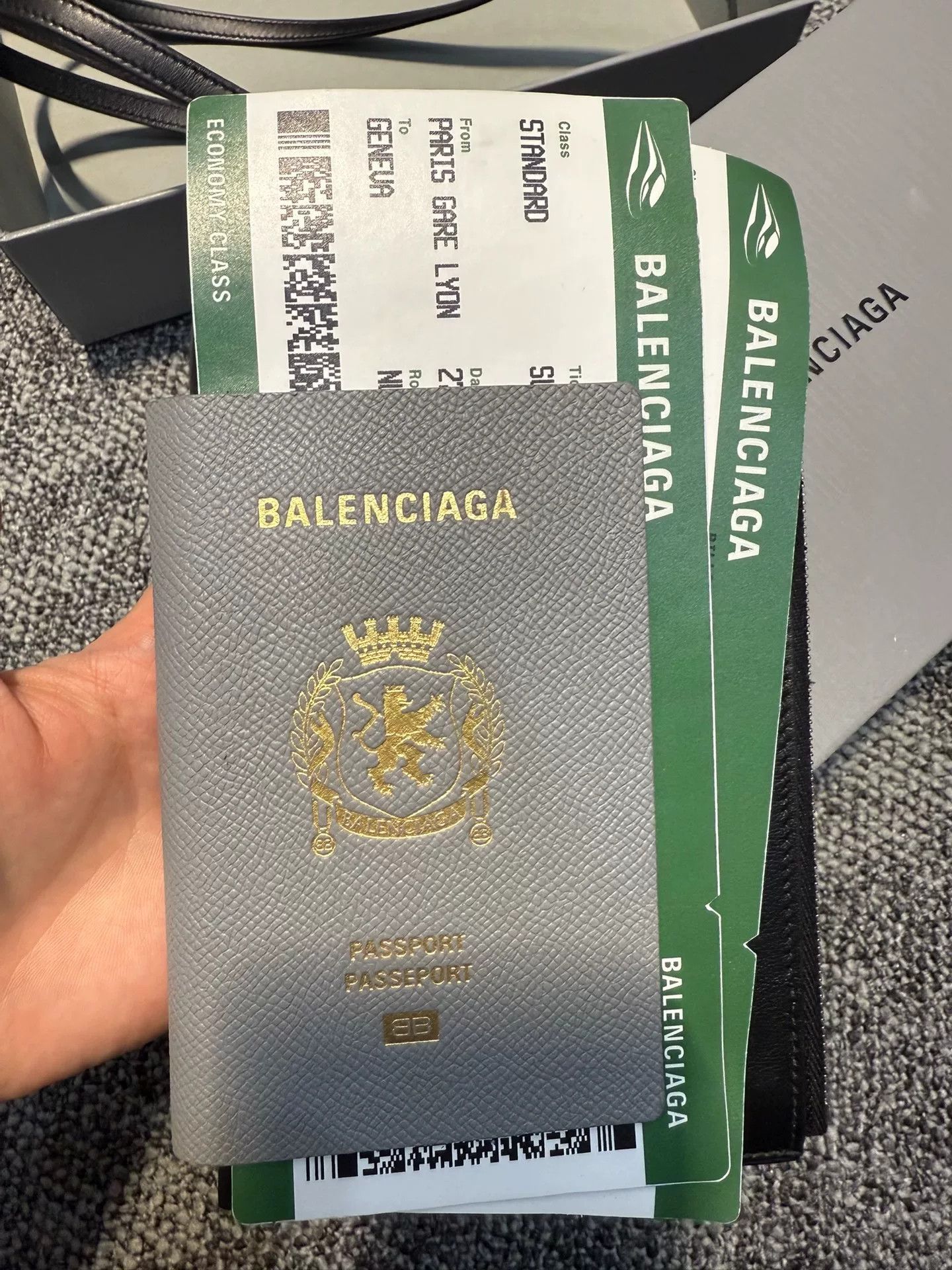 Balenciaga Balenciaga Passport Phone Bag Size ONE SIZE - 3 Thumbnail