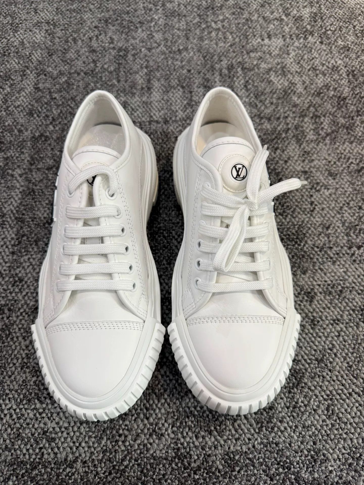 Louis Vuitton LV Women's White Logo Sneakers 35.5 Size US 4.5 / IT 34.5 - 2 Thumbnail