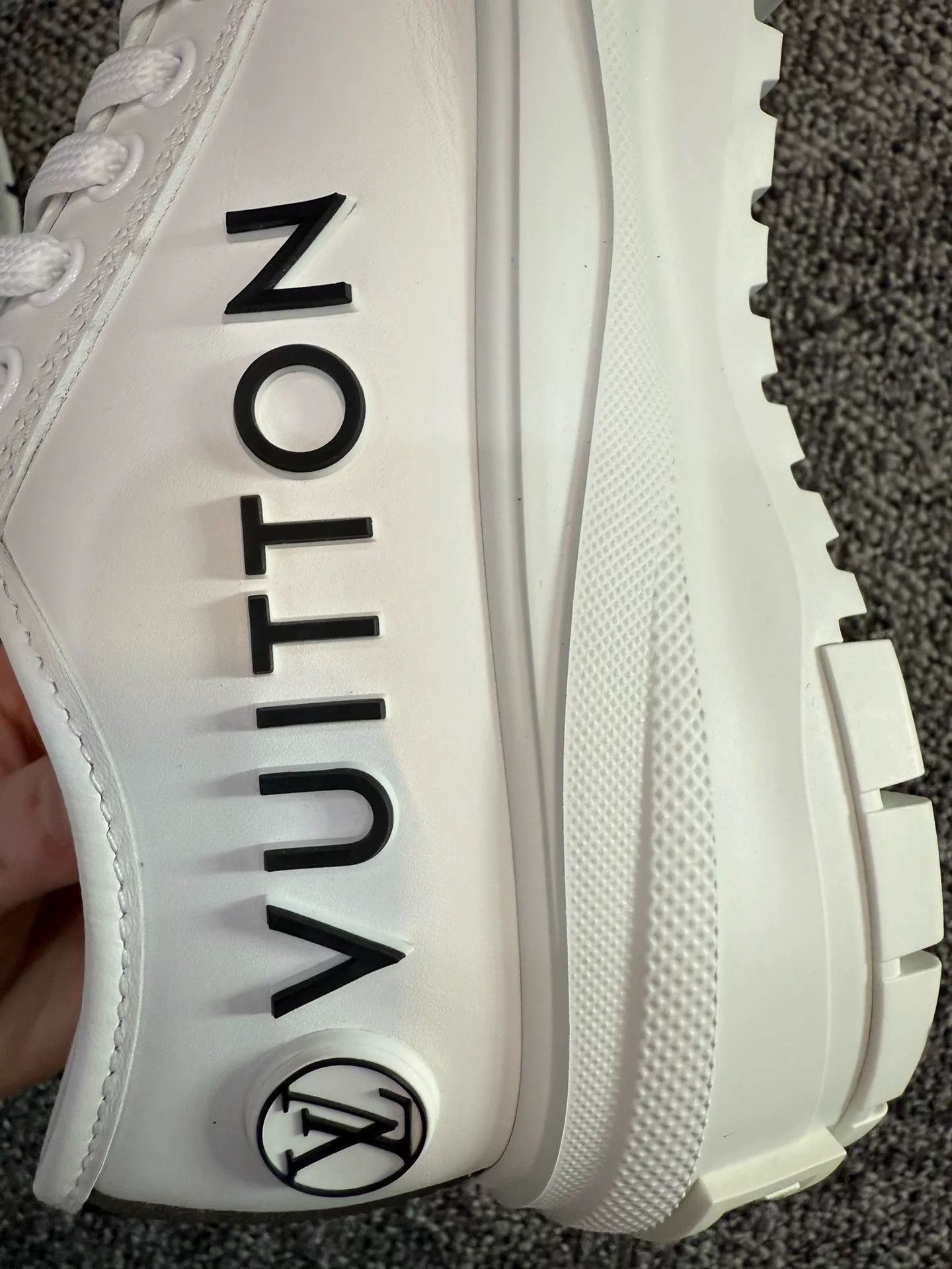 Louis Vuitton LV Women's White Logo Sneakers 35.5 Size US 4.5 / IT 34.5 - 6 Thumbnail