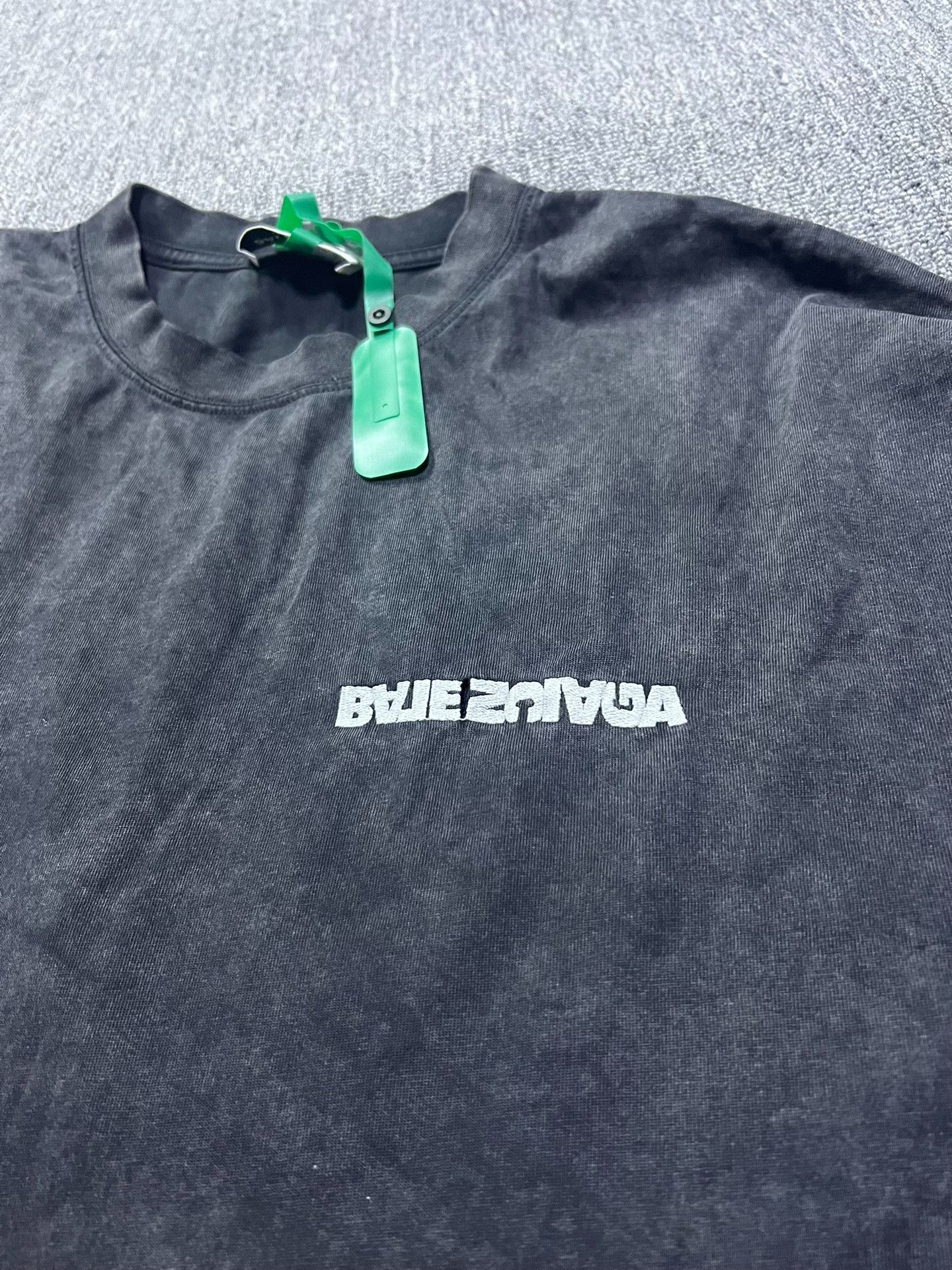 Balenciaga Balenciaga Unisex Short-Sleeve T-Shirt Size US S / EU 44-46 / 1 - 6 Thumbnail