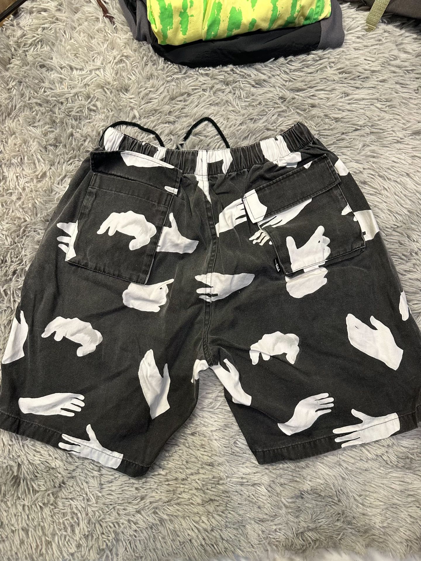 Cav Empt C.E/CAVEMPT Gesture Print Shorts Size US 30 / EU 46 - 2 Thumbnail