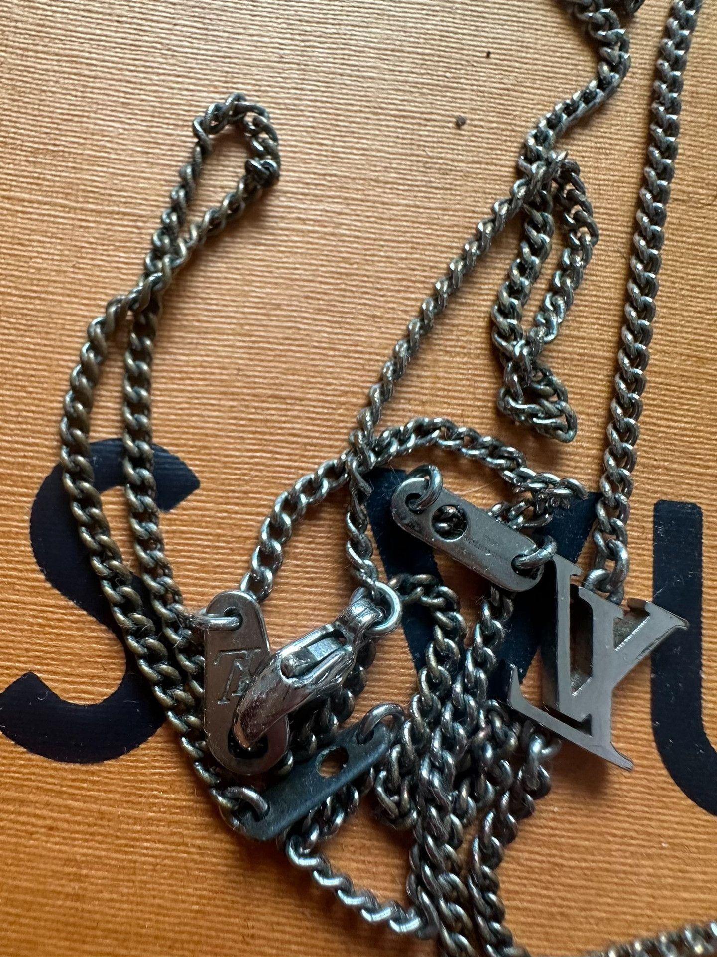 Louis Vuitton Louis Vuitton Enamel Trainer Shoe Necklace Size ONE SIZE - 5 Thumbnail