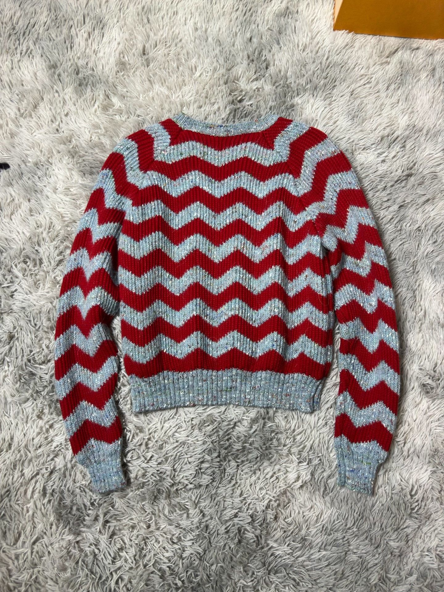 Miu Miu MiuMiu Ripple Sweater Long Sleeve Size XS / US 0-2 / IT 36-38 - 2 Thumbnail