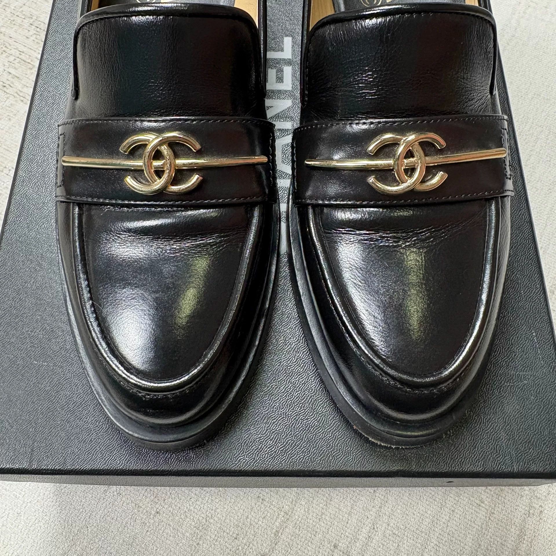 Chanel CHANEL Women's Black Loafers Size US 6 / IT 36 - 3 Thumbnail