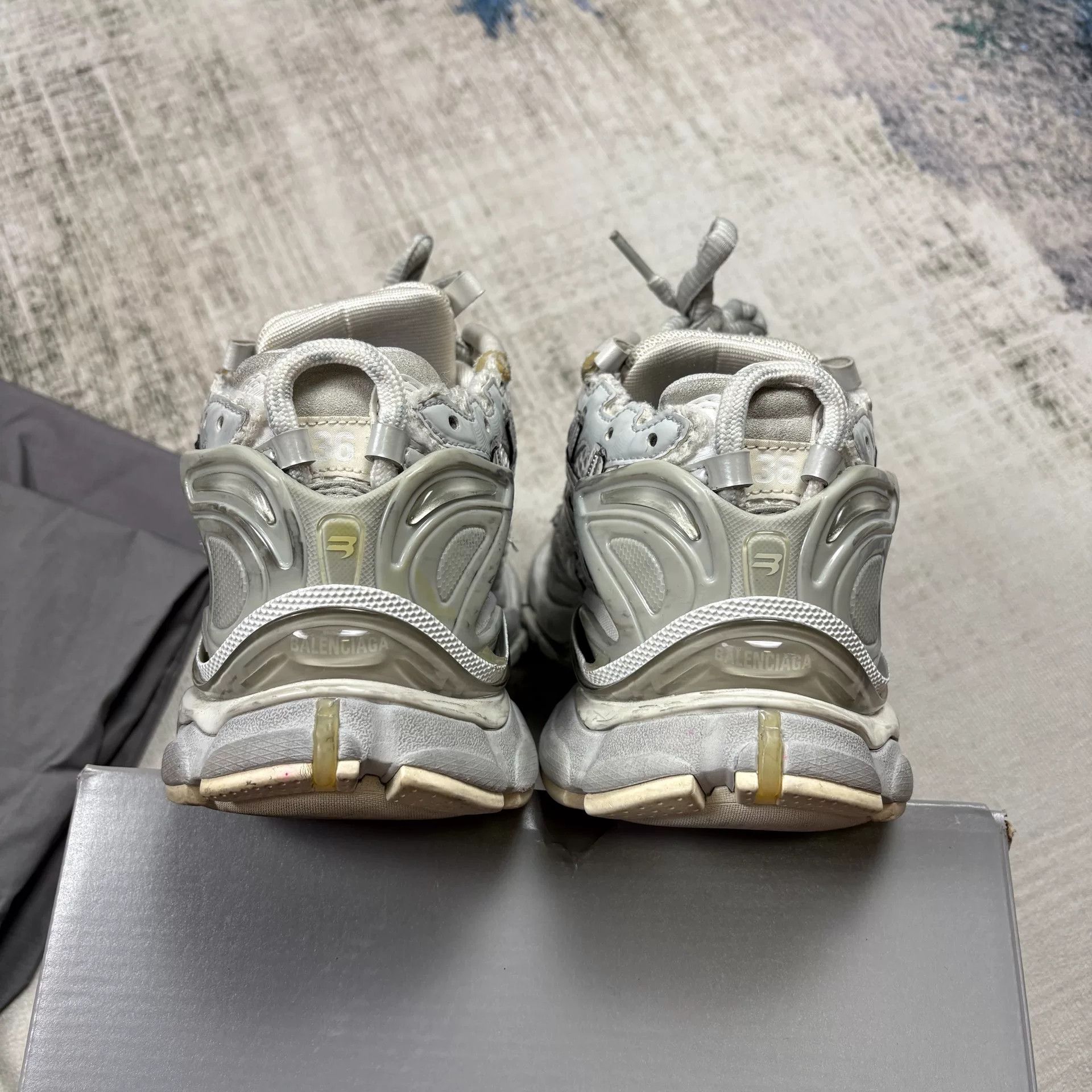 Balenciaga Balenciaga Runner Low-Top Gray Women's Sneakers Size US 5 / IT 35 - 6 Thumbnail