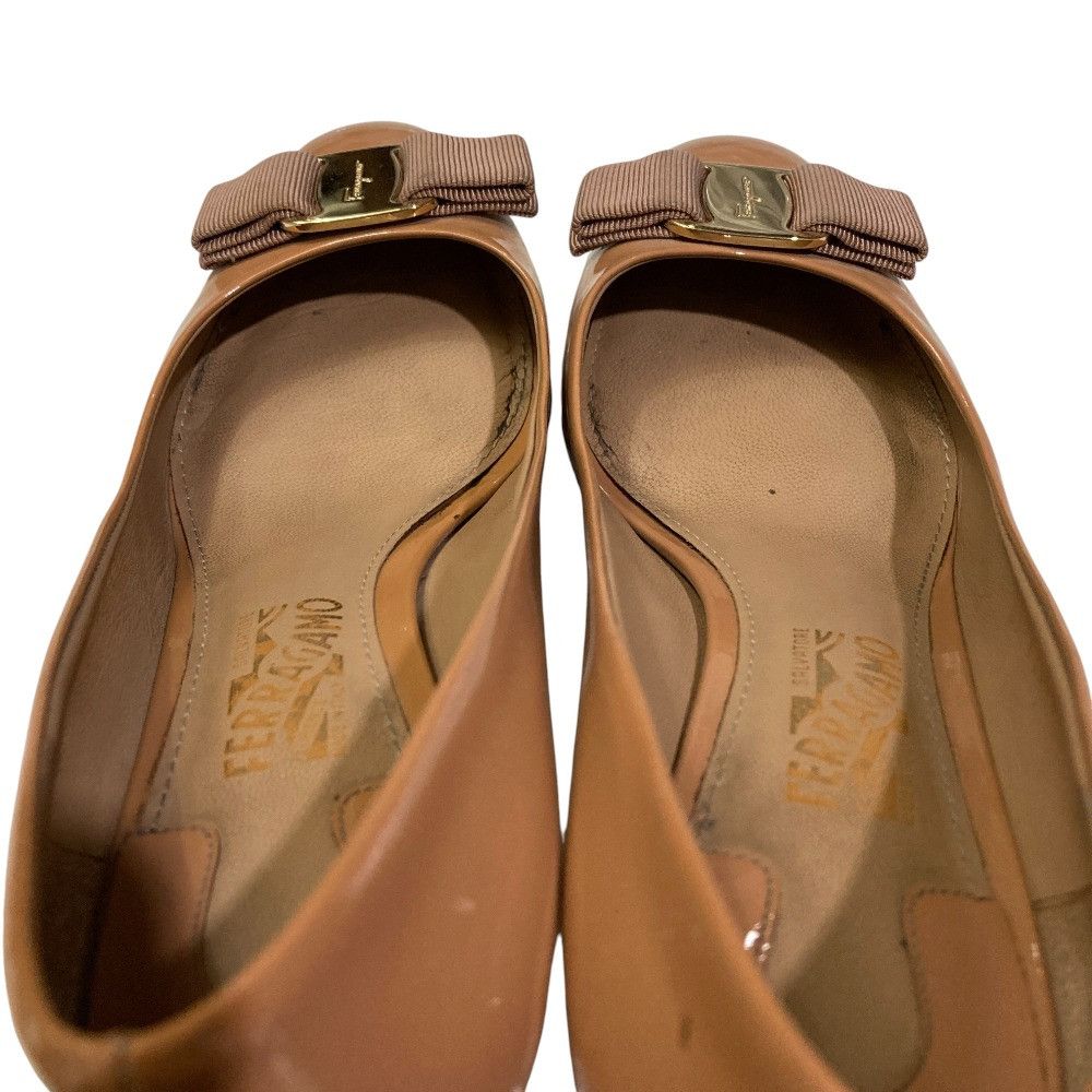 Salvatore Ferragamo Salvatore Ferragamo Salvatore Ferragamo Vara Patent Leather Pumps Leather Shoes DUTY FREE for USA Size ONE SIZE - 12 Thumbnail