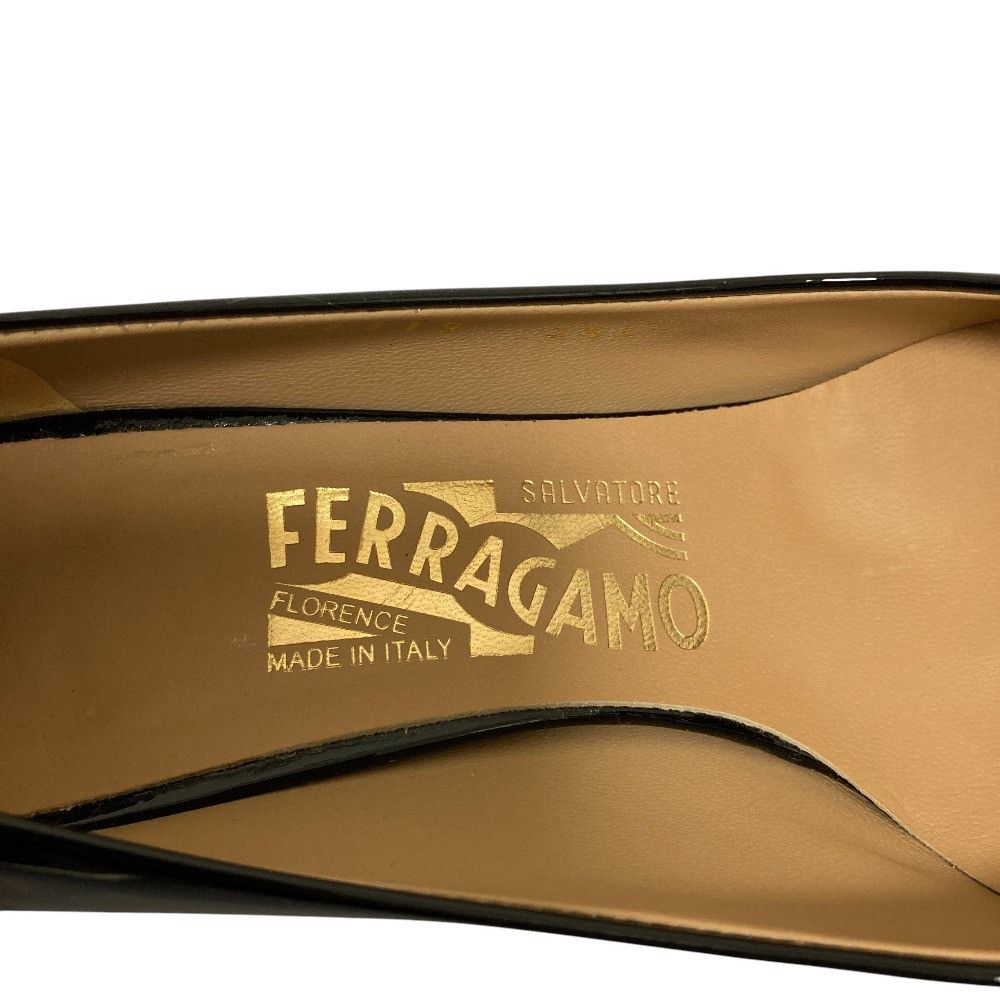 Salvatore Ferragamo Salvatore Ferragamo Salvatore Ferragamo Vara Ribbon Patent Pumps Leather Shoes DUTY FREE for USA Size ONE SIZE - 7 Thumbnail