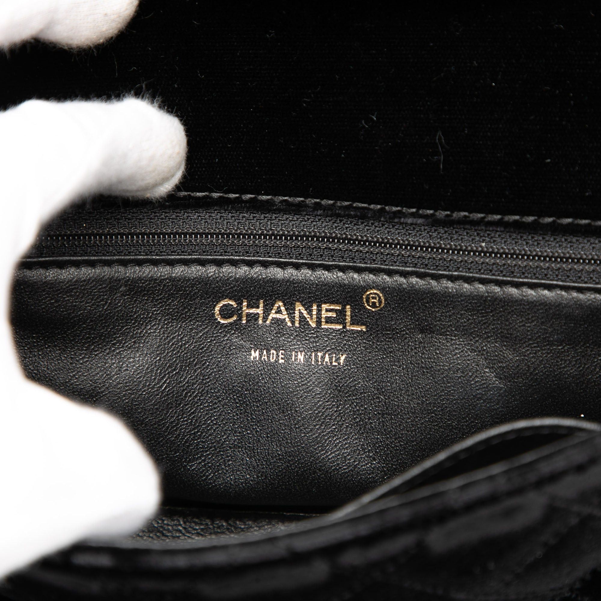 Chanel CC Quilted Velvet Chain Shoulder Bag Size ONE SIZE - 5 Thumbnail