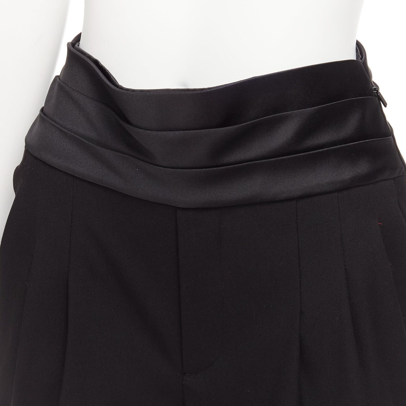 Saint Laurent Paris SAINT LAURENT 2019 black virgin wool cumberband high waist shorts FR36 S Size 27" / US 4 / IT 40 - 2 Thumbnail