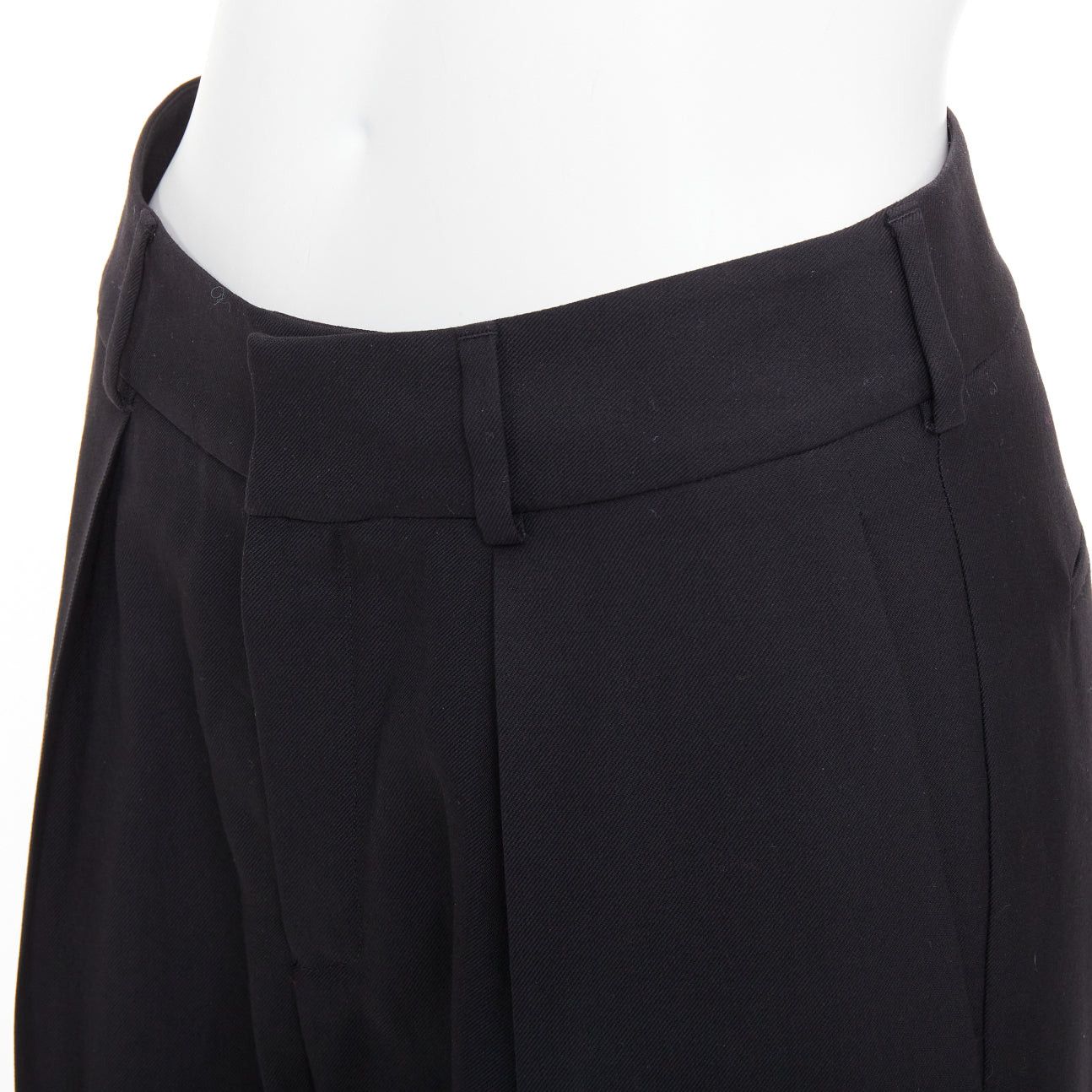 Saint Laurent Paris SAINT LAURENT 2017 black wool pleat front tapered silk lined trousers FR36 S Size 27" / US 4 / IT 40 - 2 Thumbnail