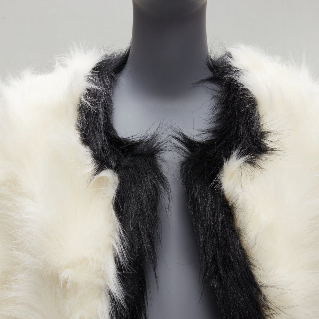 Saint Laurent Paris new SAINT LAURENT 2021 Runway cream black faux fur cropped jacket FR34 XS Size XS / US 0-2 / IT 36-38 - 2 Thumbnail