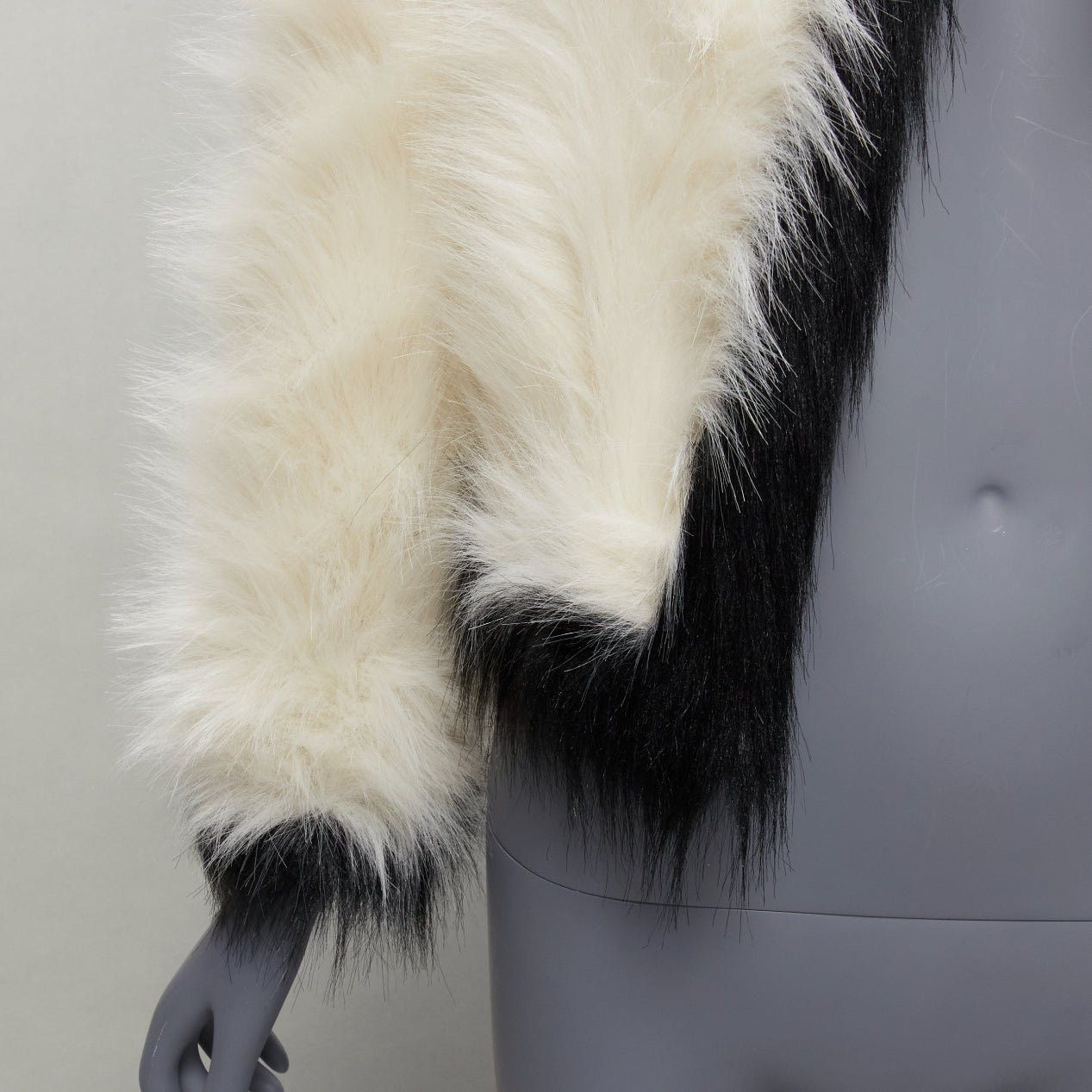 Saint Laurent Paris new SAINT LAURENT 2021 Runway cream black faux fur cropped jacket FR34 XS Size XS / US 0-2 / IT 36-38 - 7 Thumbnail
