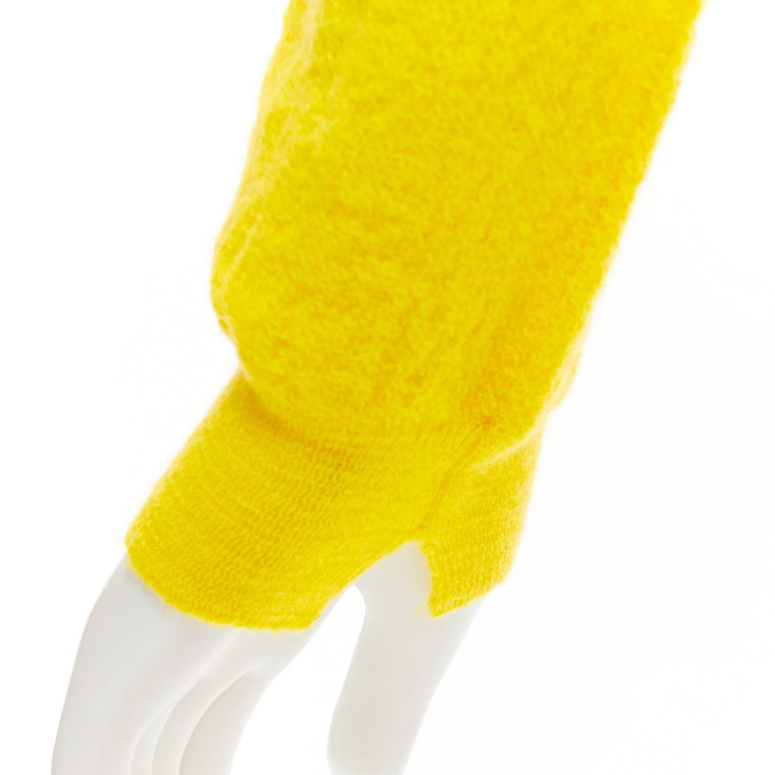Celine OLD CELINE Phoebe Philo 100% wool sunshine yellow crew neck sweater S Size S / US 4 / IT 40 - 2 Thumbnail