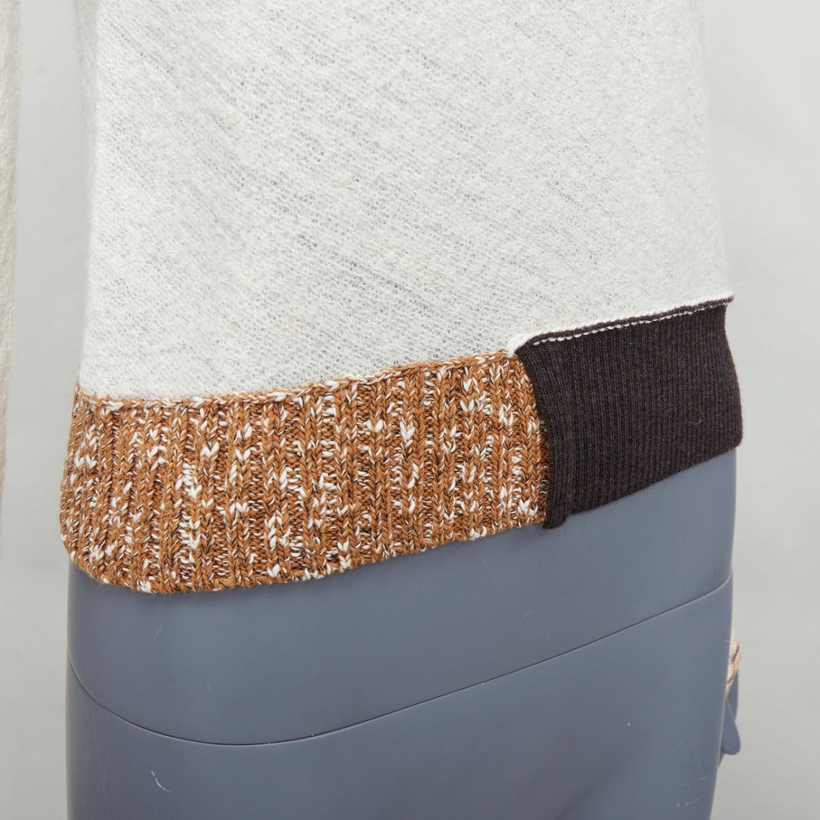 Celine OLD CELINE Phoebe Philo cream black wool colorblock hem sweater XS Size S / US 4 / IT 40 - 2 Thumbnail