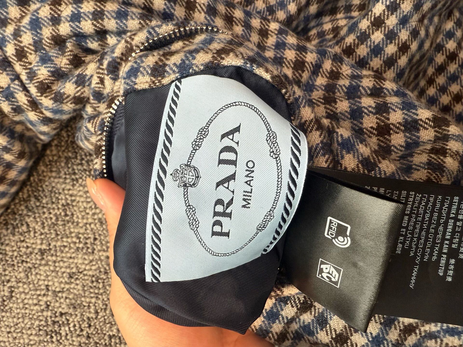 Prada Prada Regenerated Nylon Jacket Size S / US 4 / IT 40 - 6 Thumbnail