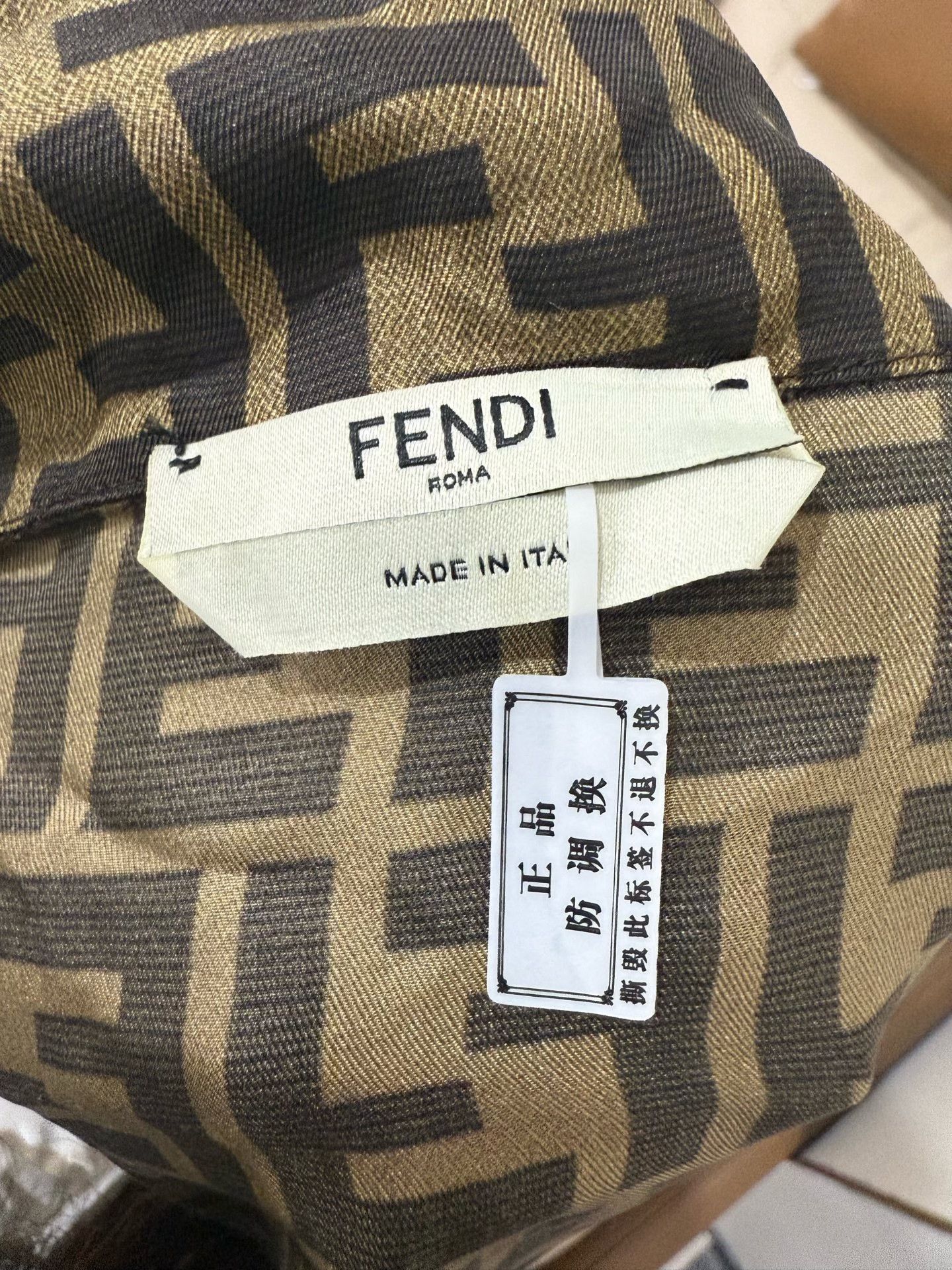 Fendi Fendi Shirt Size 40 Made In Italy Size US XXS / EU 40 - 2 Thumbnail