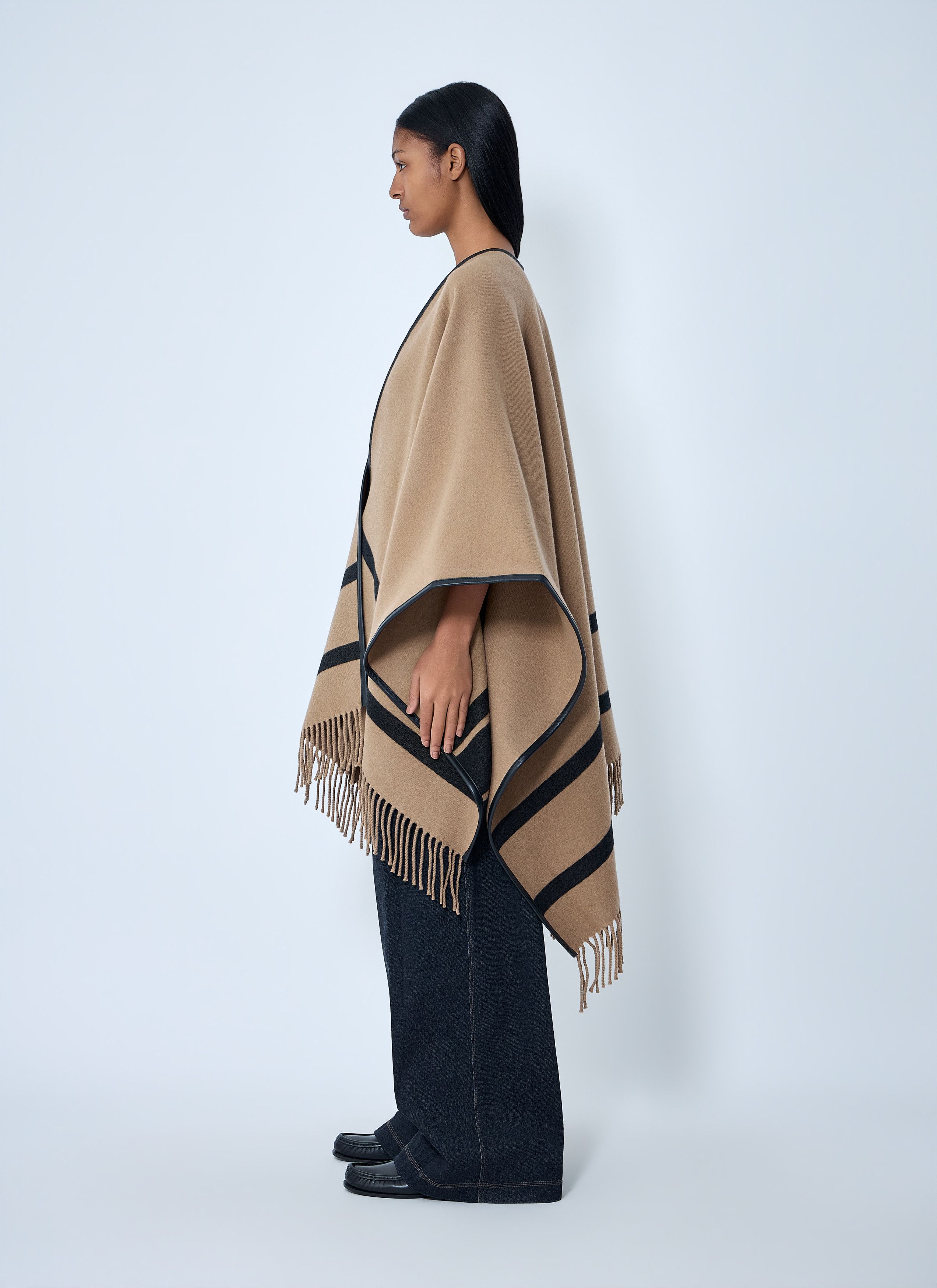 Max Mara Logo Motif Poncho Size ONE SIZE - 3 Thumbnail