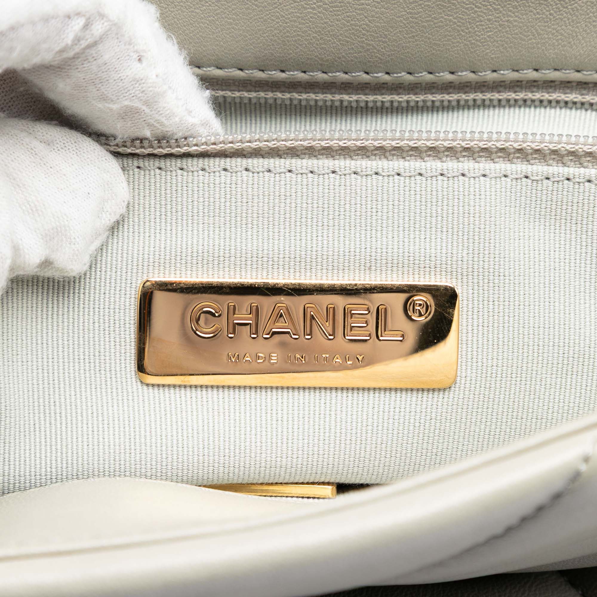 Chanel Maxi Lambskin 19 Flap Size ONE SIZE - 5 Thumbnail