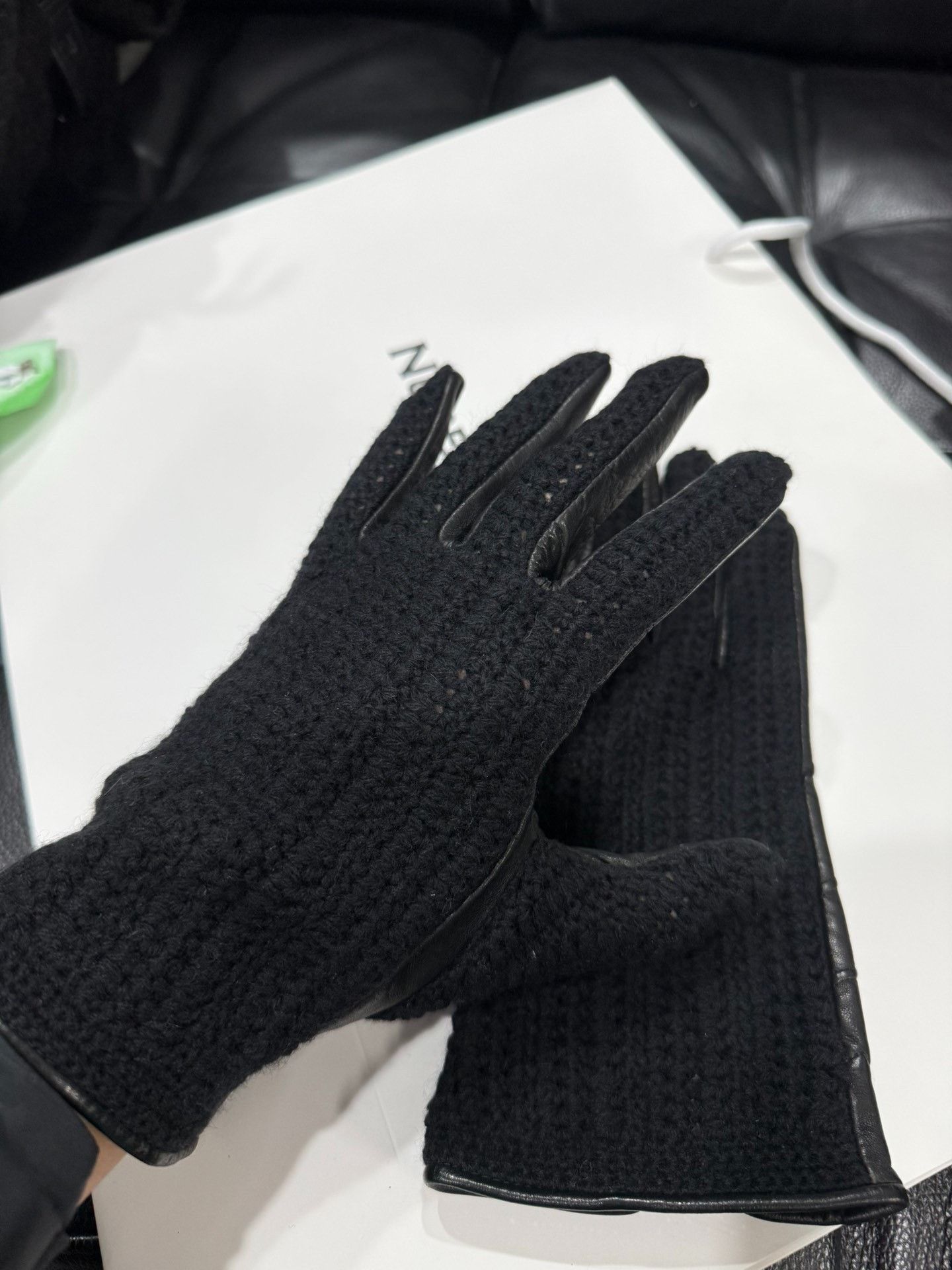 Dries Van Noten Dries van Noten Sheepskin Patchwork Gloves Size ONE SIZE - 5 Thumbnail