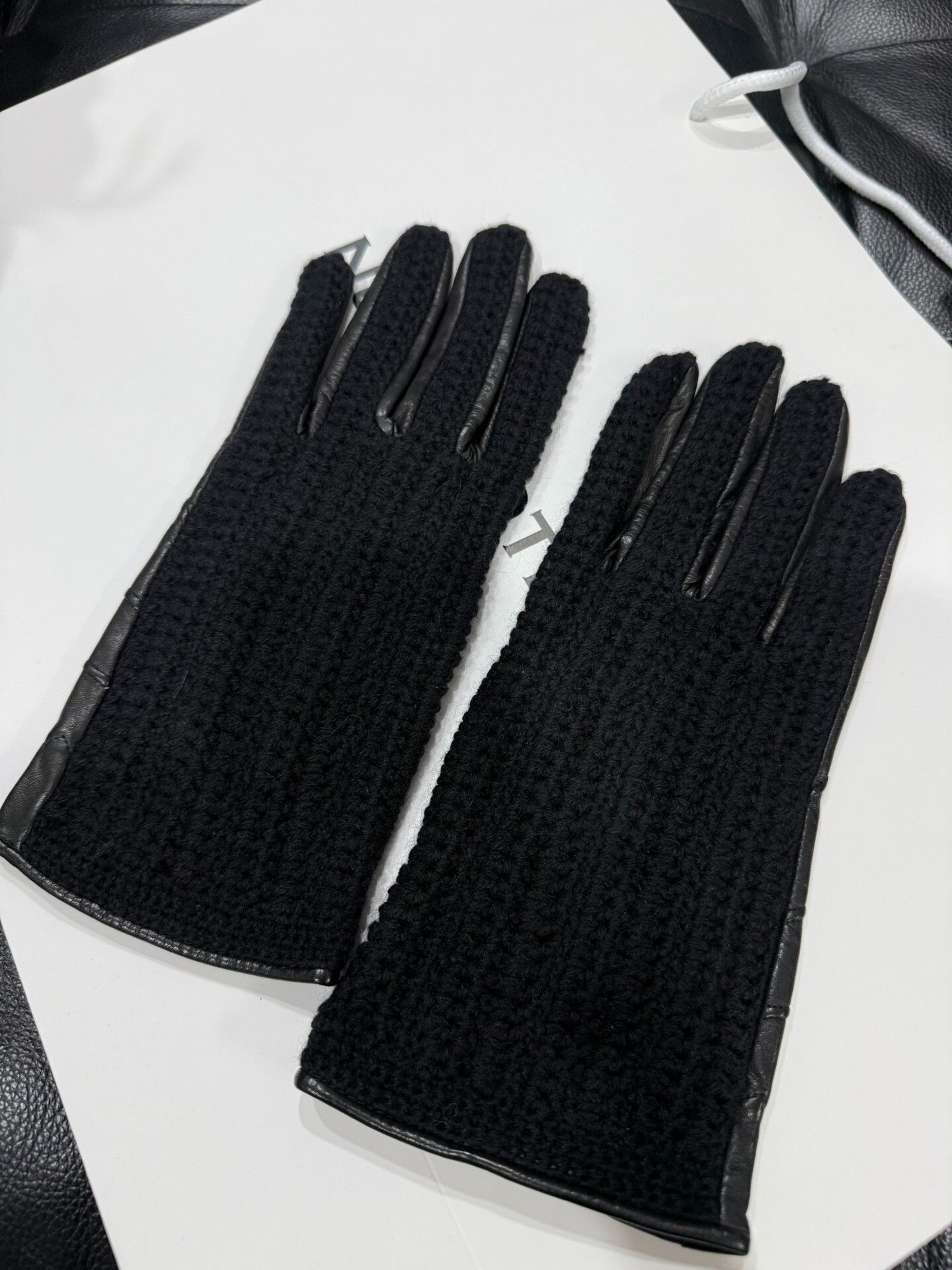 Dries Van Noten Dries van Noten Sheepskin Patchwork Gloves Size ONE SIZE - 3 Thumbnail
