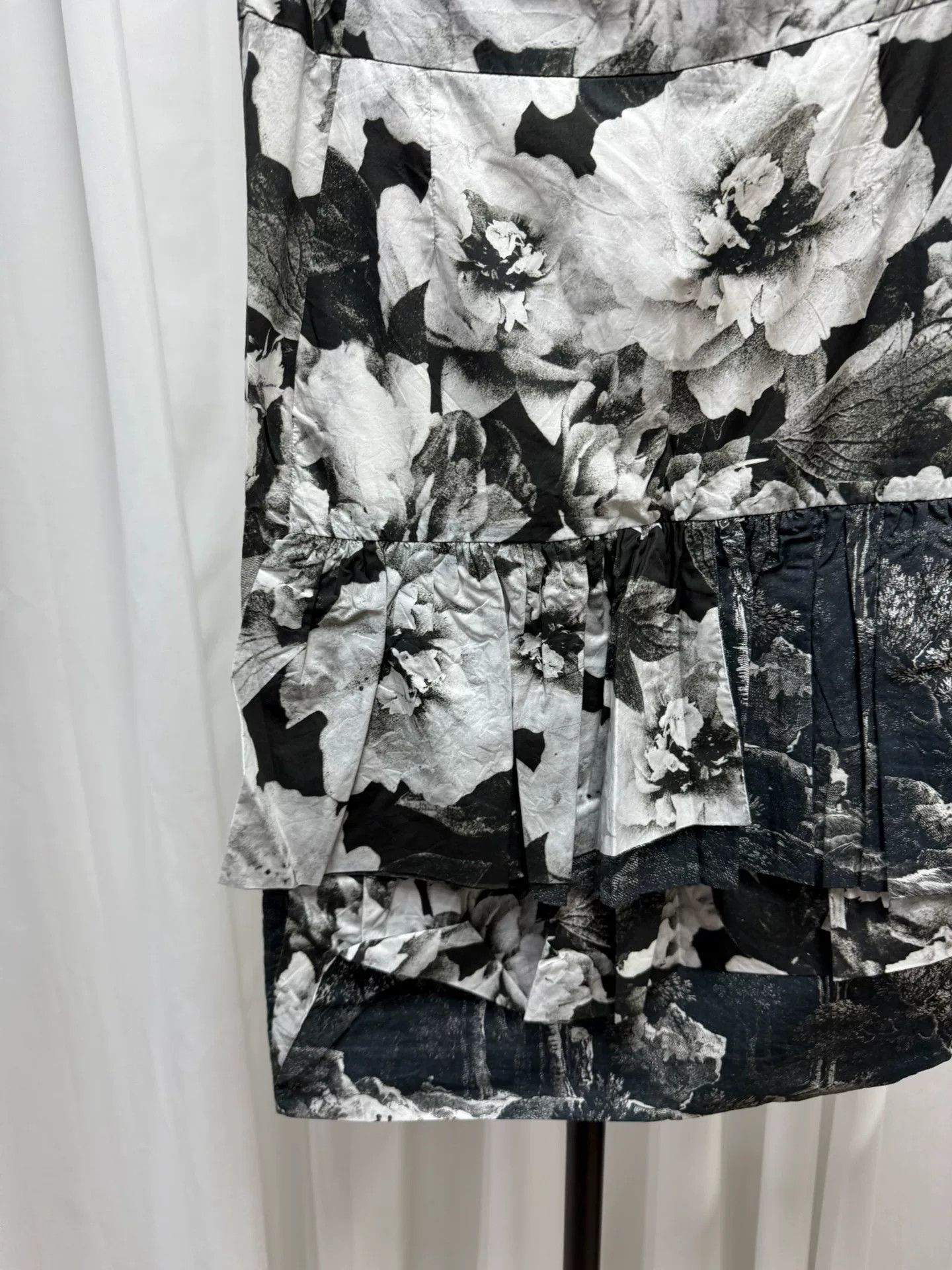 Dries Van Noten Dries van Noten Printed Ruffle Pencil Skirt Size 36" / US 14 / IT 50 - 3 Thumbnail