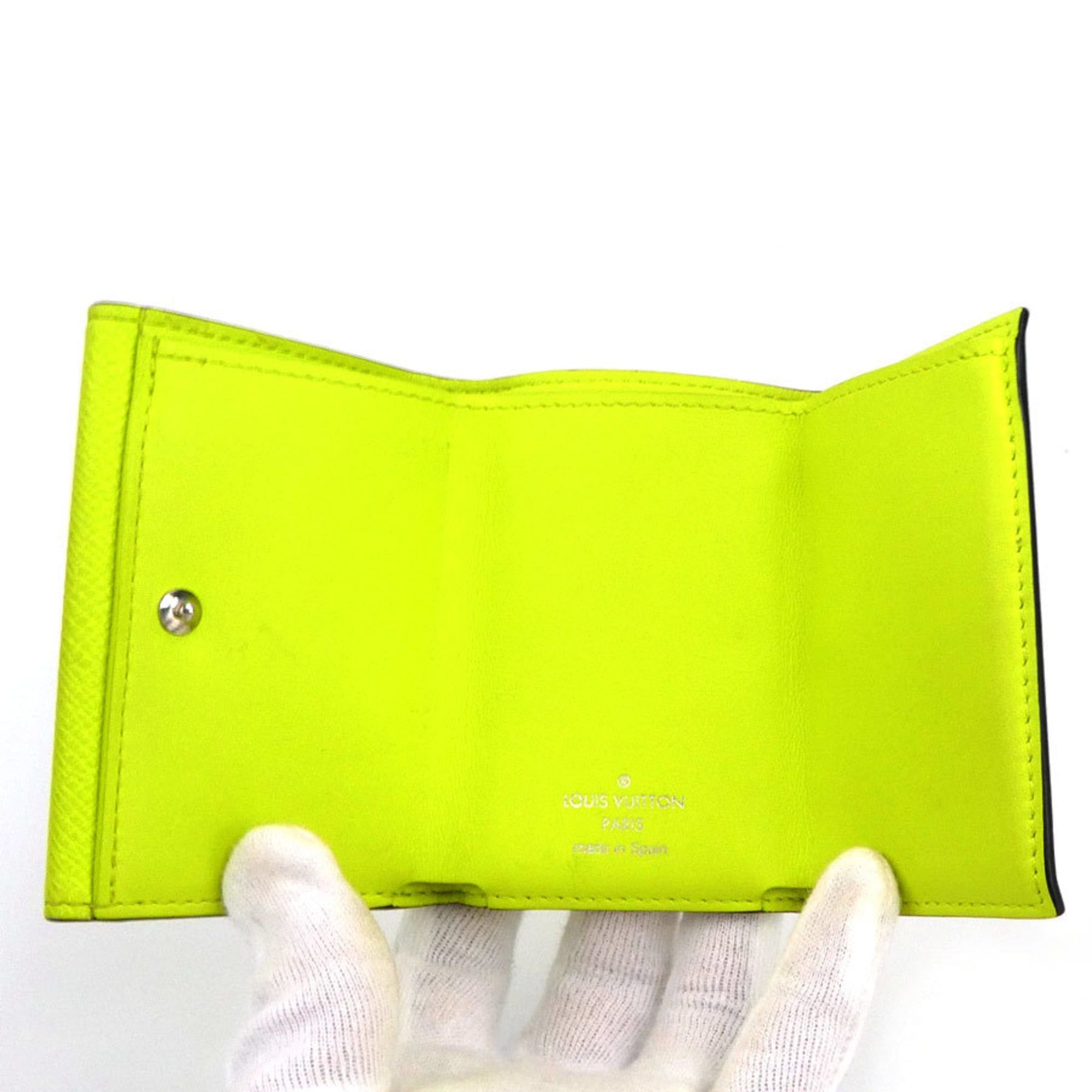 Louis Vuitton Louis Vuitton Taiga Lama Discovery Tri-fold Wallet, Compact Leather, Green Yellow and Silver, Men's, M67629, Free Shipping, e61503 Size ONE SIZE - 5 Thumbnail