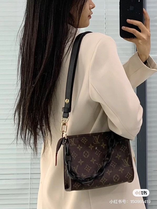 Louis Vuitton Louis Vuitton 19 Toiletry Pouch Size ONE SIZE - 6 Thumbnail