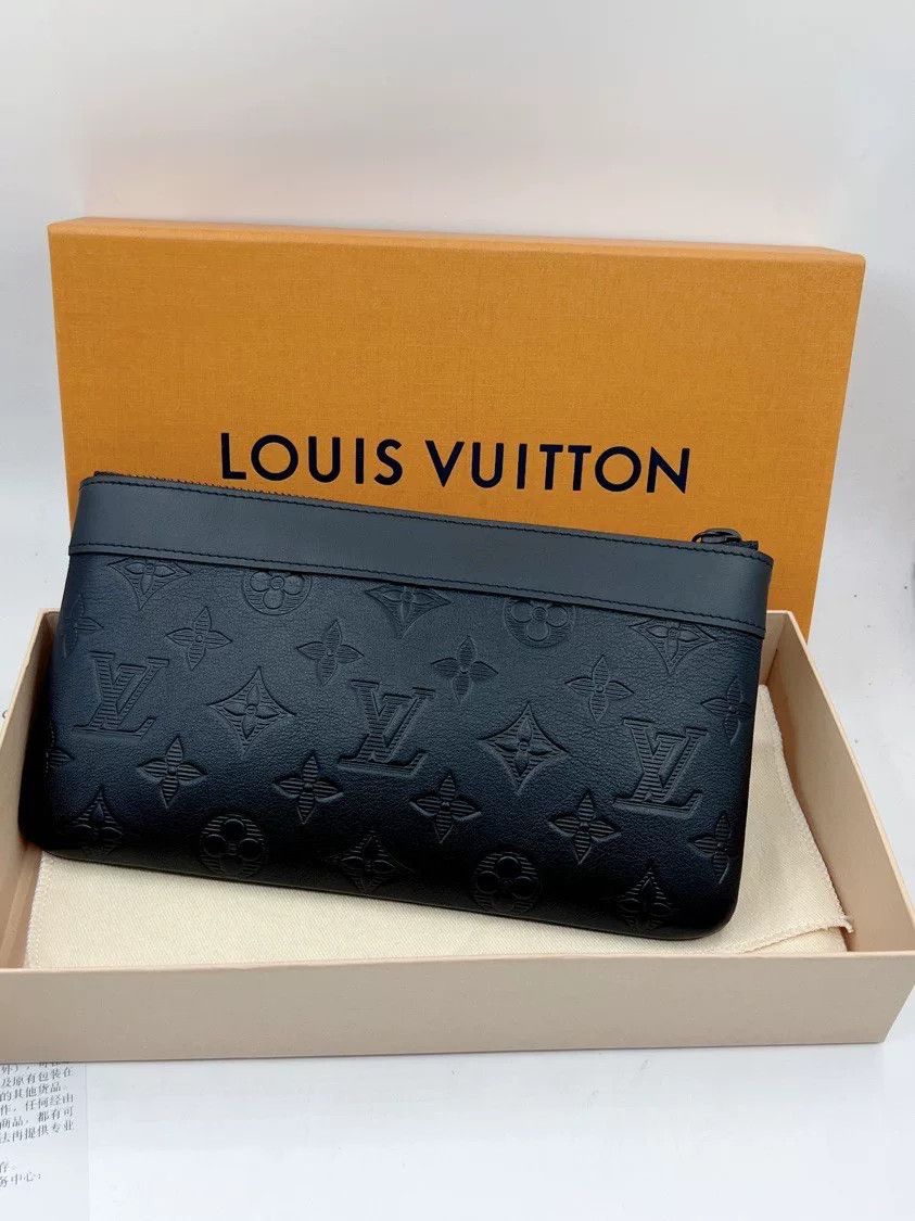 Louis Vuitton Louis Vuitton Black Embossed Leather Clutch Size ONE SIZE - 3 Thumbnail