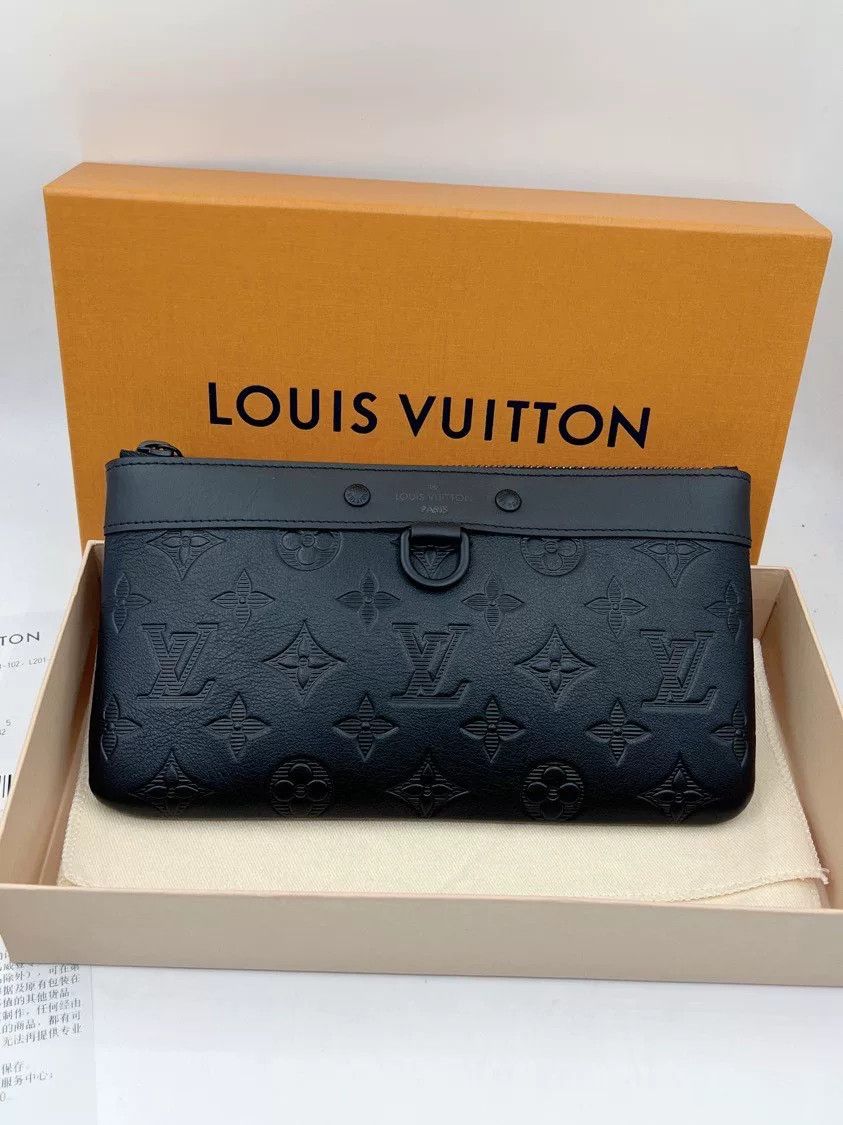 Louis Vuitton Louis Vuitton Black Embossed Leather Clutch Size ONE SIZE - 4 Thumbnail