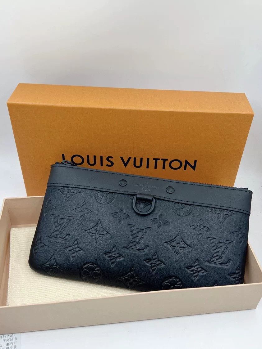 Louis Vuitton Louis Vuitton Black Embossed Leather Clutch Size ONE SIZE - 2 Thumbnail