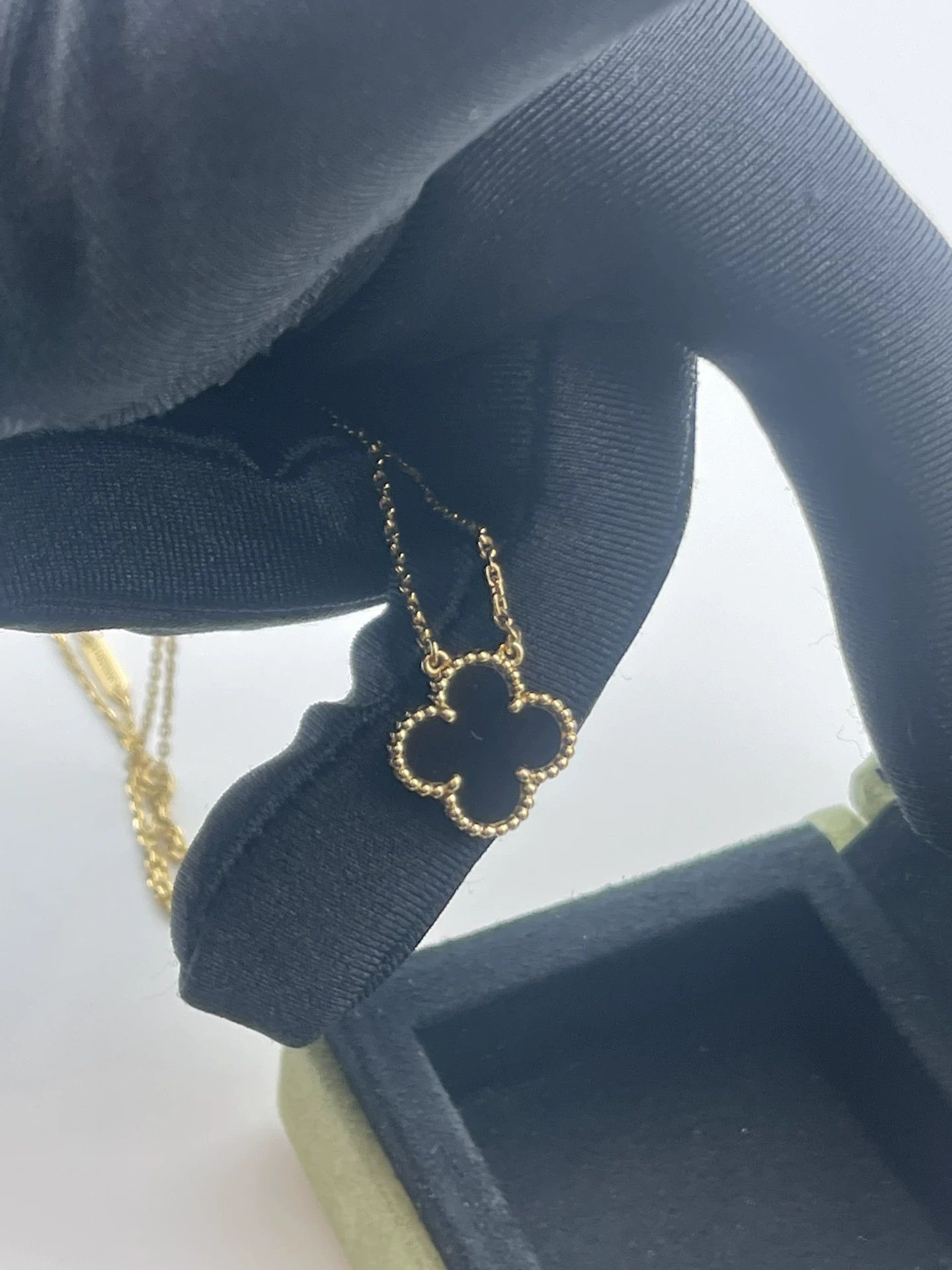 Van Cleef & Arpels VCA Alhambra Black Flower 18K Gold Necklace Size ONE SIZE - 4 Thumbnail