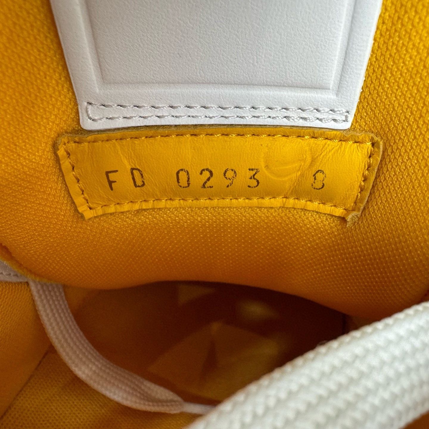 Louis Vuitton Louis Vuitton Trainer 42 Yellow White Unisex Size US 9 / EU 42 - 3 Thumbnail
