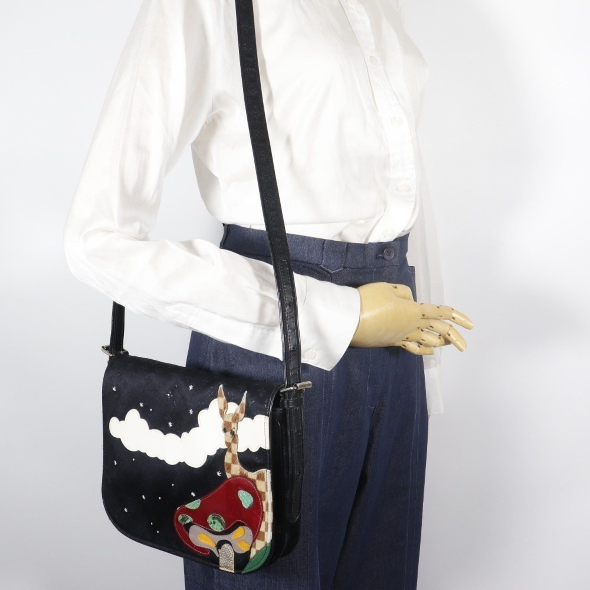 Louis Vuitton Louis Vuitton Musette Shoulder Bag, Comte de Fée, M92273, Monogram Satin, Vernis, and Porcelain, 2002, Black, SR0032, A5, Magnetic closure, Women's Size ONE SIZE - 18 Thumbnail