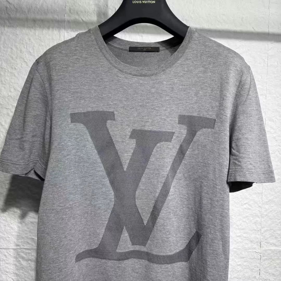 Louis Vuitton Louis Vuitton Gray Big Logo T-Shirt Size US M / EU 48-50 / 2 - 2 Thumbnail