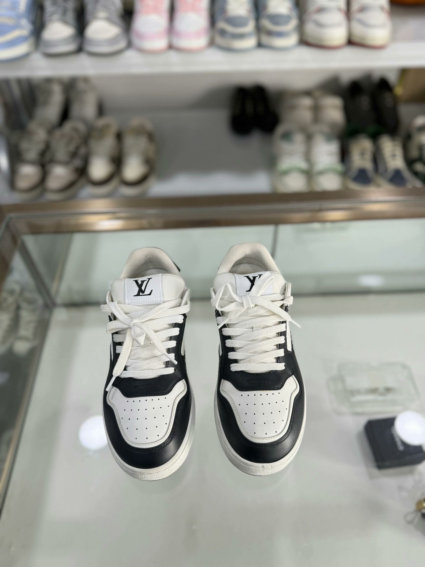 Louis Vuitton Louis Vuitton Monogram Print Sneakers Women Size US 6 / IT 36 - 2 Thumbnail