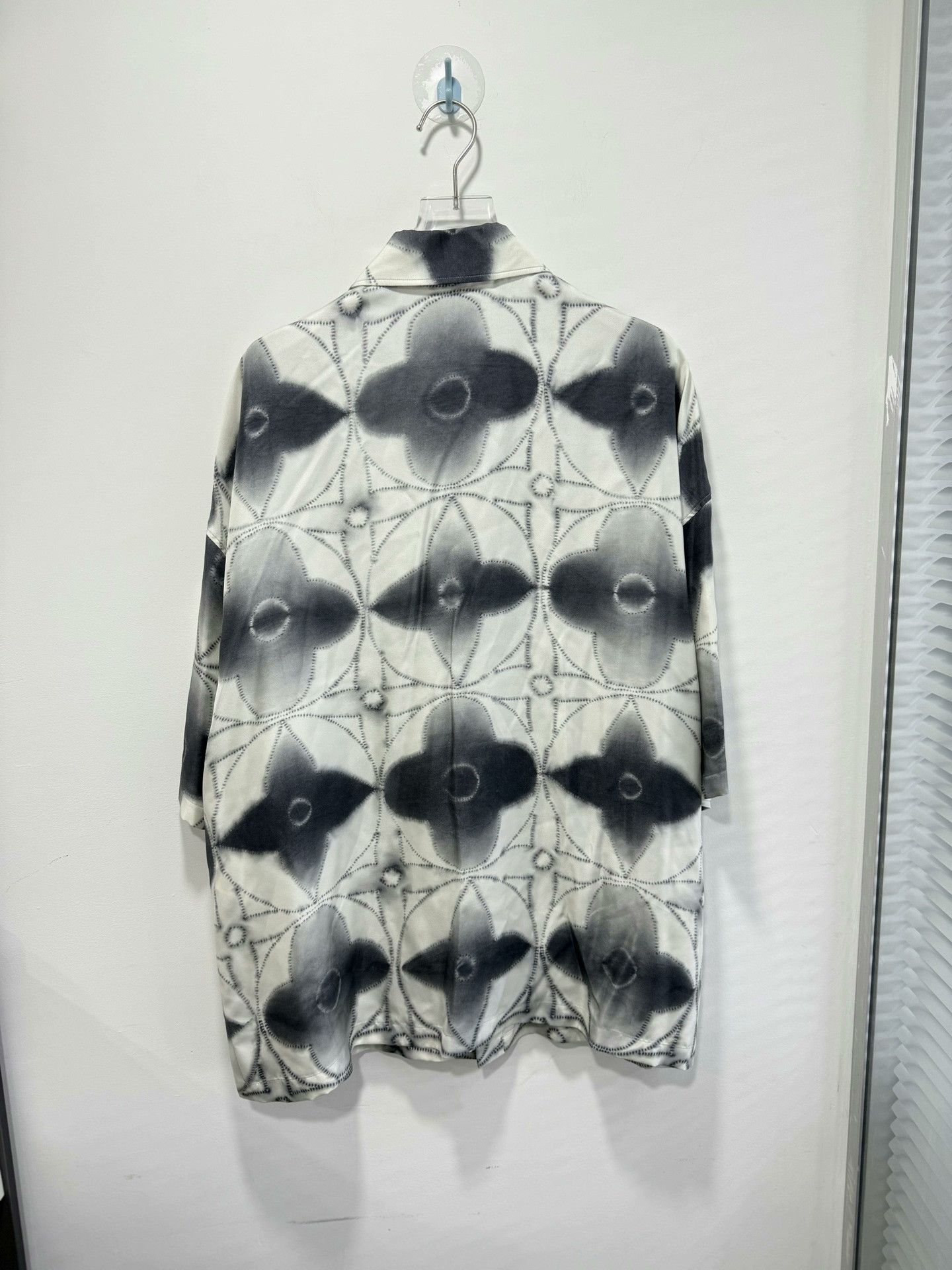 Louis Vuitton Louis Vuitton Ink Flower Knit Shirt M Size US M / EU 48-50 / 2 - 2 Thumbnail