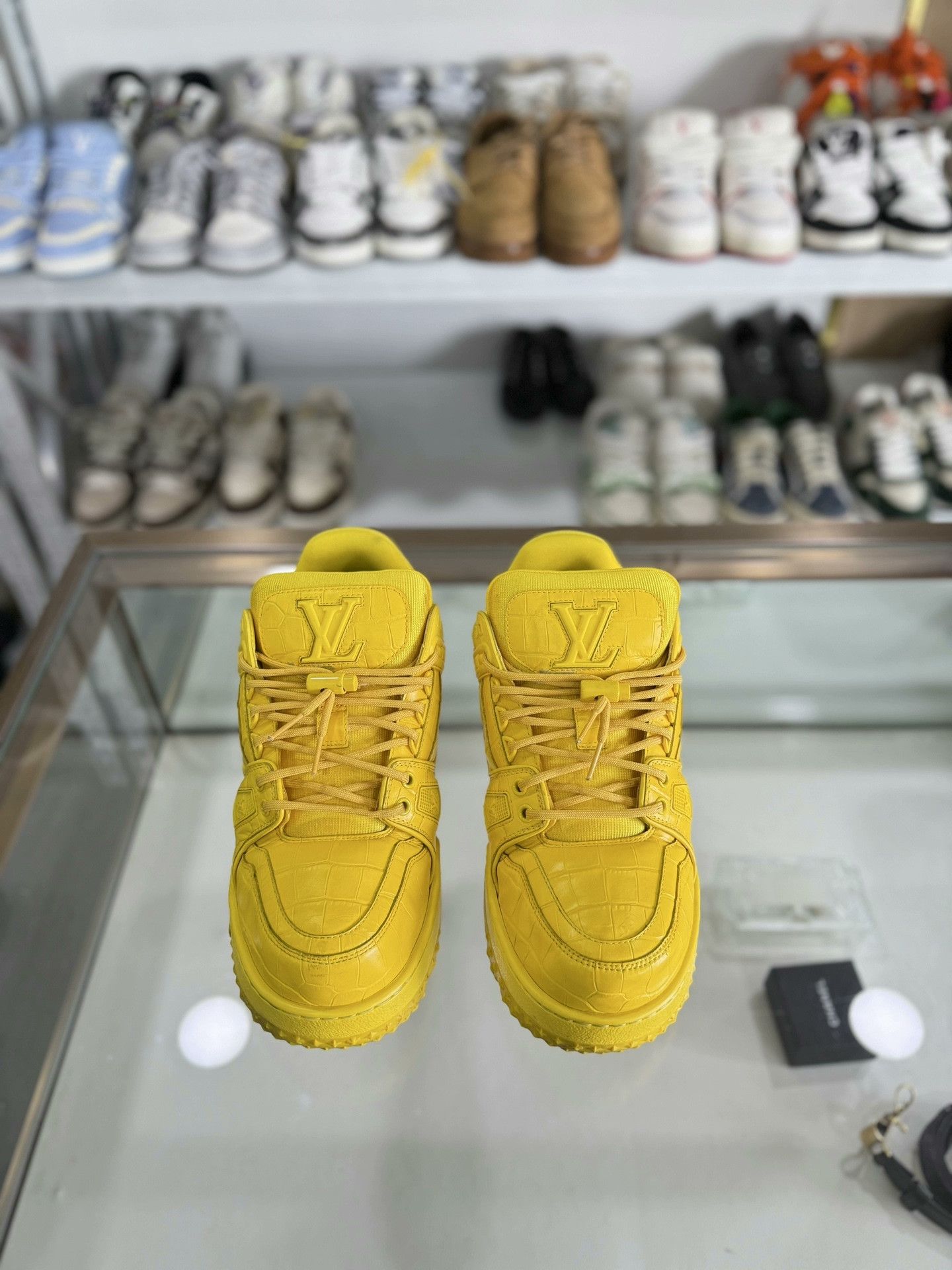 Louis Vuitton Louis Vuitton Yellow Croc Men's Shoes 42.5 Size US 9.5 / EU 42-43 - 2 Thumbnail