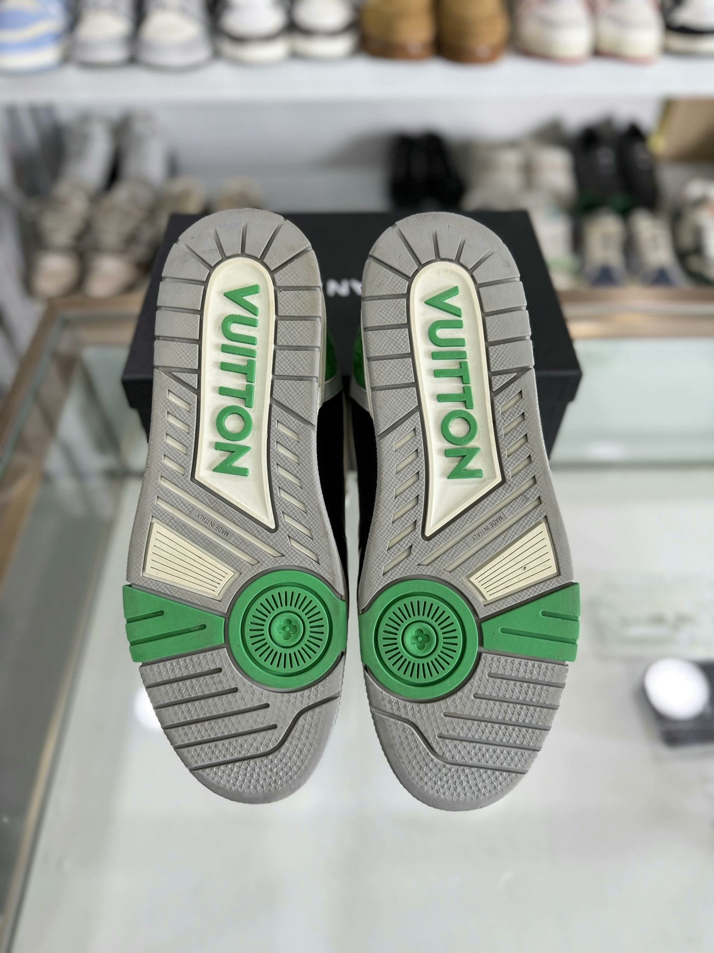Louis Vuitton Louis Vuitton LV Trainer White Green Velcro Size US 10 / EU 43 - 4 Thumbnail